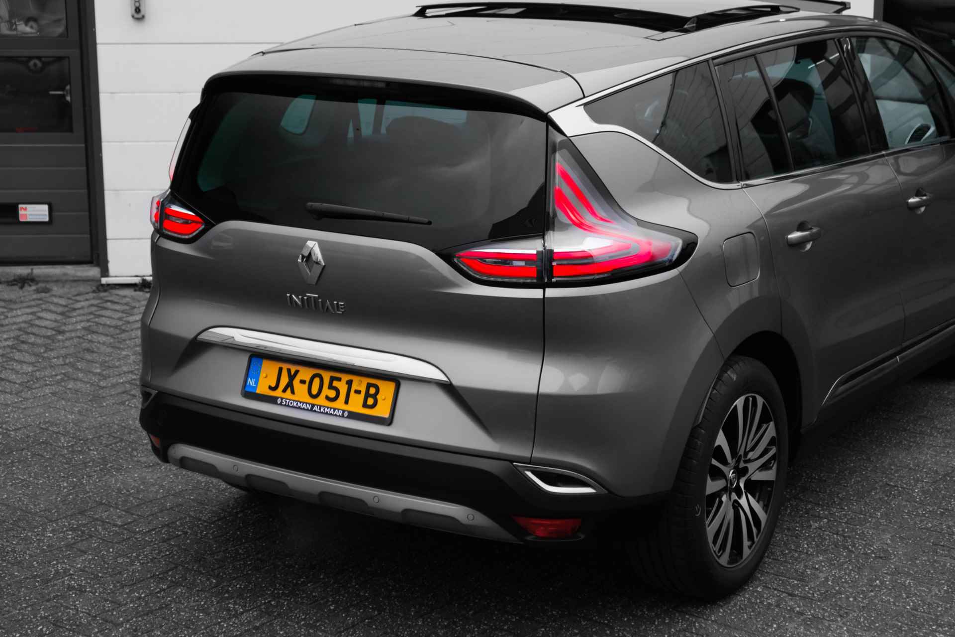 Renault Espace 1.6 TCe 200 PK Initiale Paris 5 persoons | Automaat | Panoramisch dak | Winterpakket | Lederen bekleding | 4 wiel sturing | Reservewiel | | incl. Bovag rijklaarpakket met 12 maanden garantie | - 19/58