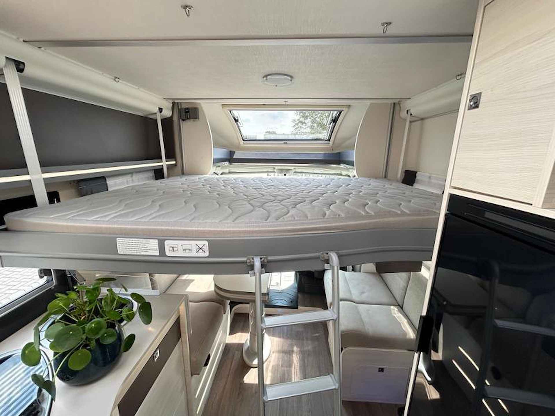 Challenger Mageo 308 queensbed/hefbed/euro-6 - 12/25