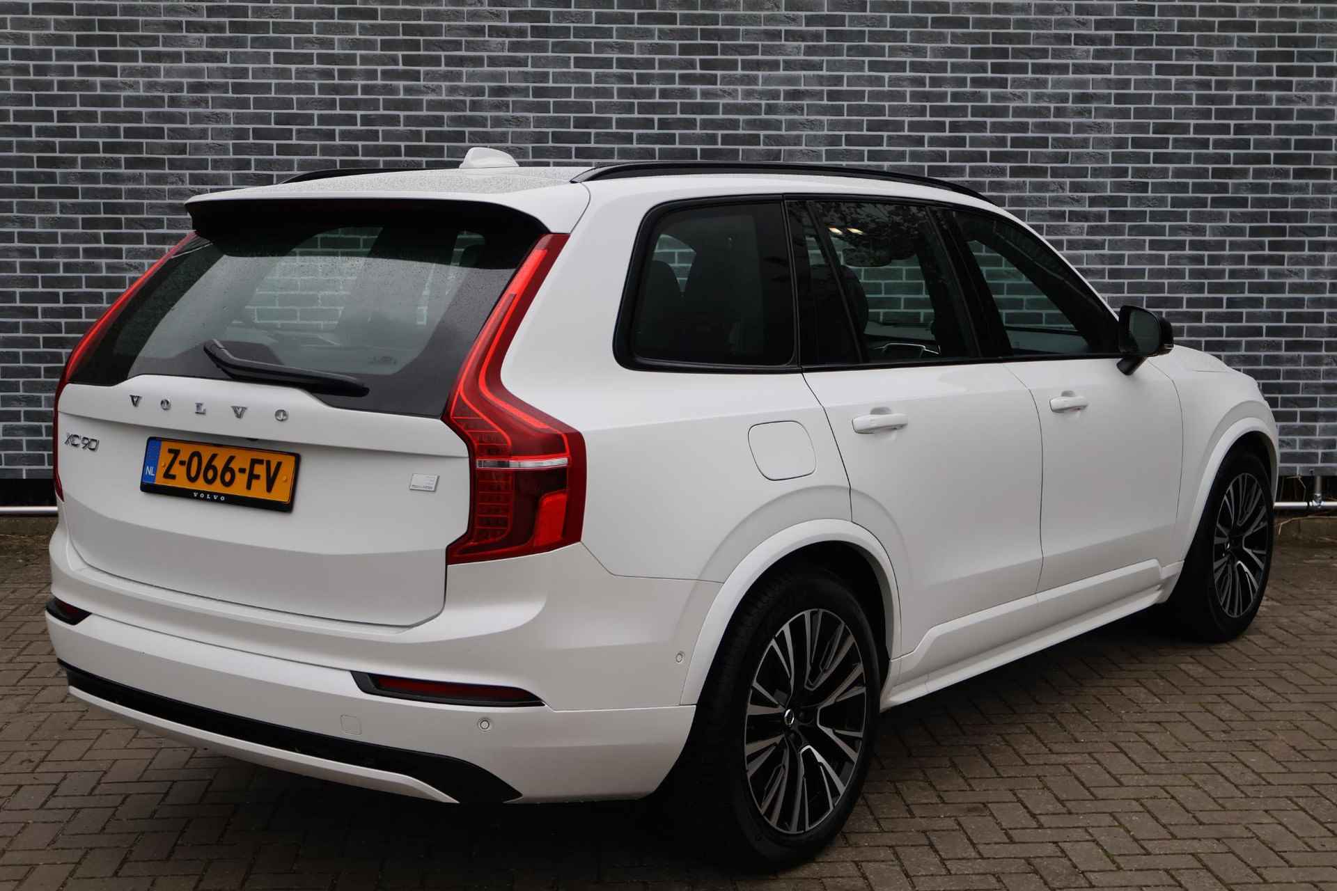 Volvo XC90 2.0 T8 Recharge AWD Ultimate Dark 360 camera | Head-up display | Bowers & Wilkins Audio | Luchtvering | Sportstoelen | standkachel | elektr. schuif-/-kanteldak | - 3/29