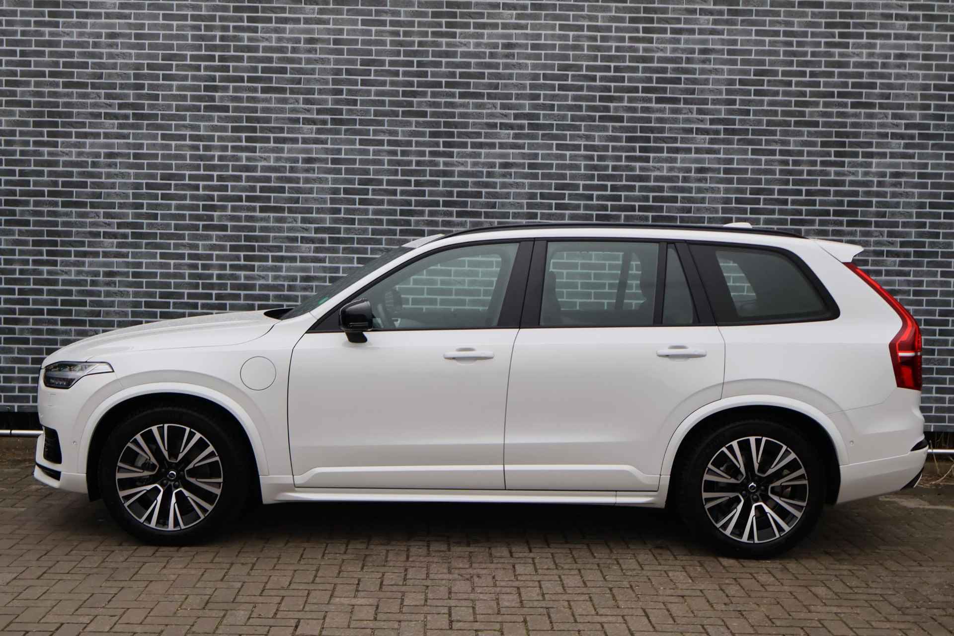 Volvo XC90 2.0 T8 Recharge AWD Ultimate Dark 360 camera | Head-up display | Bowers & Wilkins Audio | Luchtvering | Sportstoelen | standkachel | elektr. schuif-/-kanteldak | - 4/29