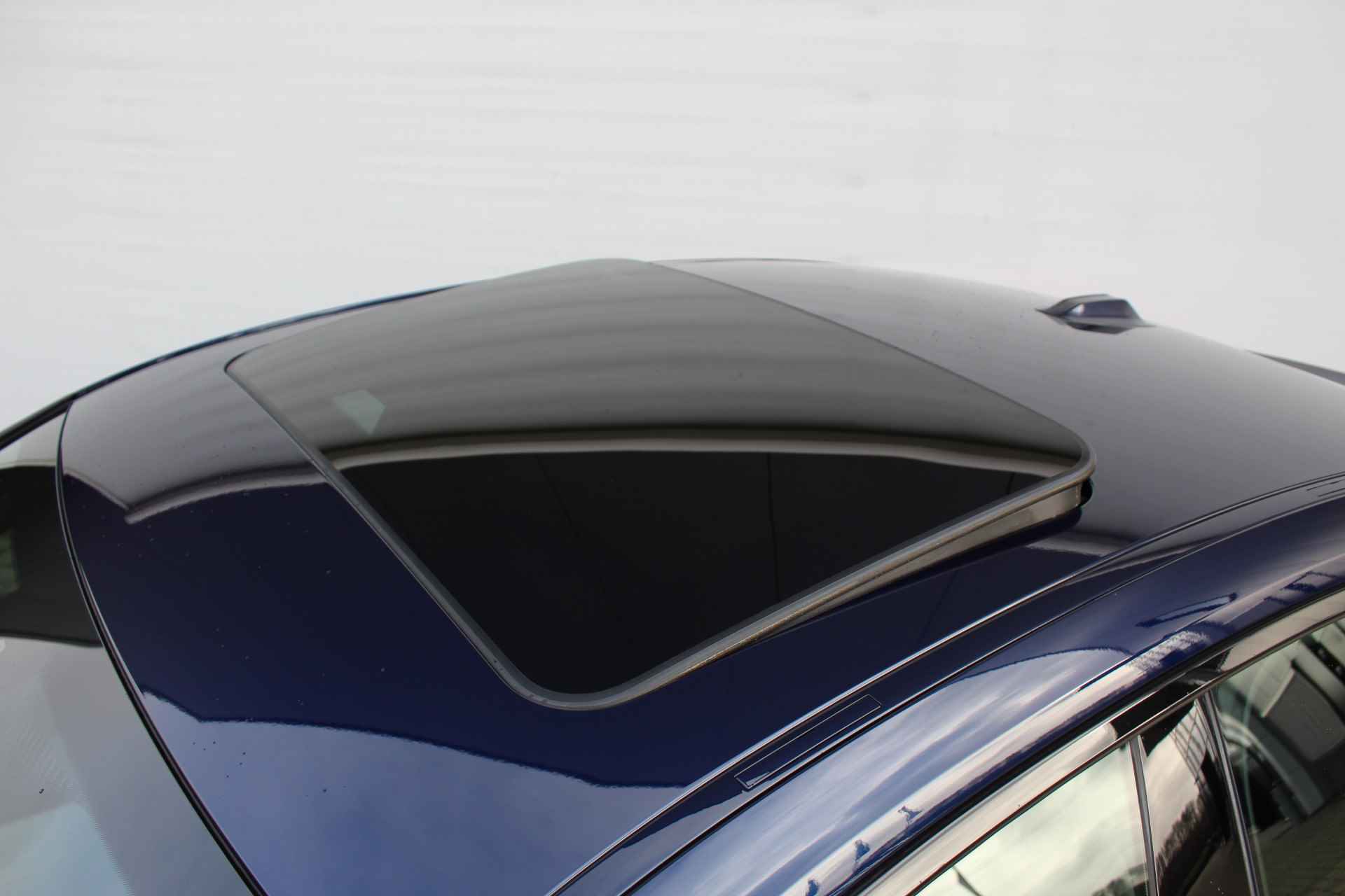BMW i4 eDrive40 High Executive M Sport / Schuif-kanteldak / Comfort Access / Parking Assistant / Stoelverwarming - 13/34