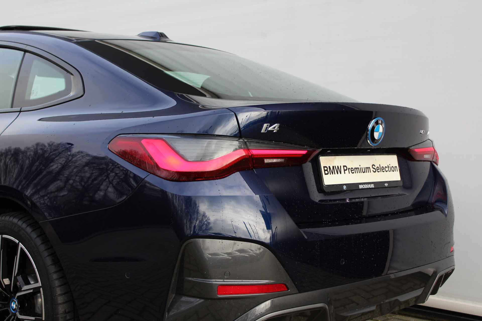 BMW i4 eDrive40 High Executive M Sport / Schuif-kanteldak / Comfort Access / Parking Assistant / Stoelverwarming - 21/34