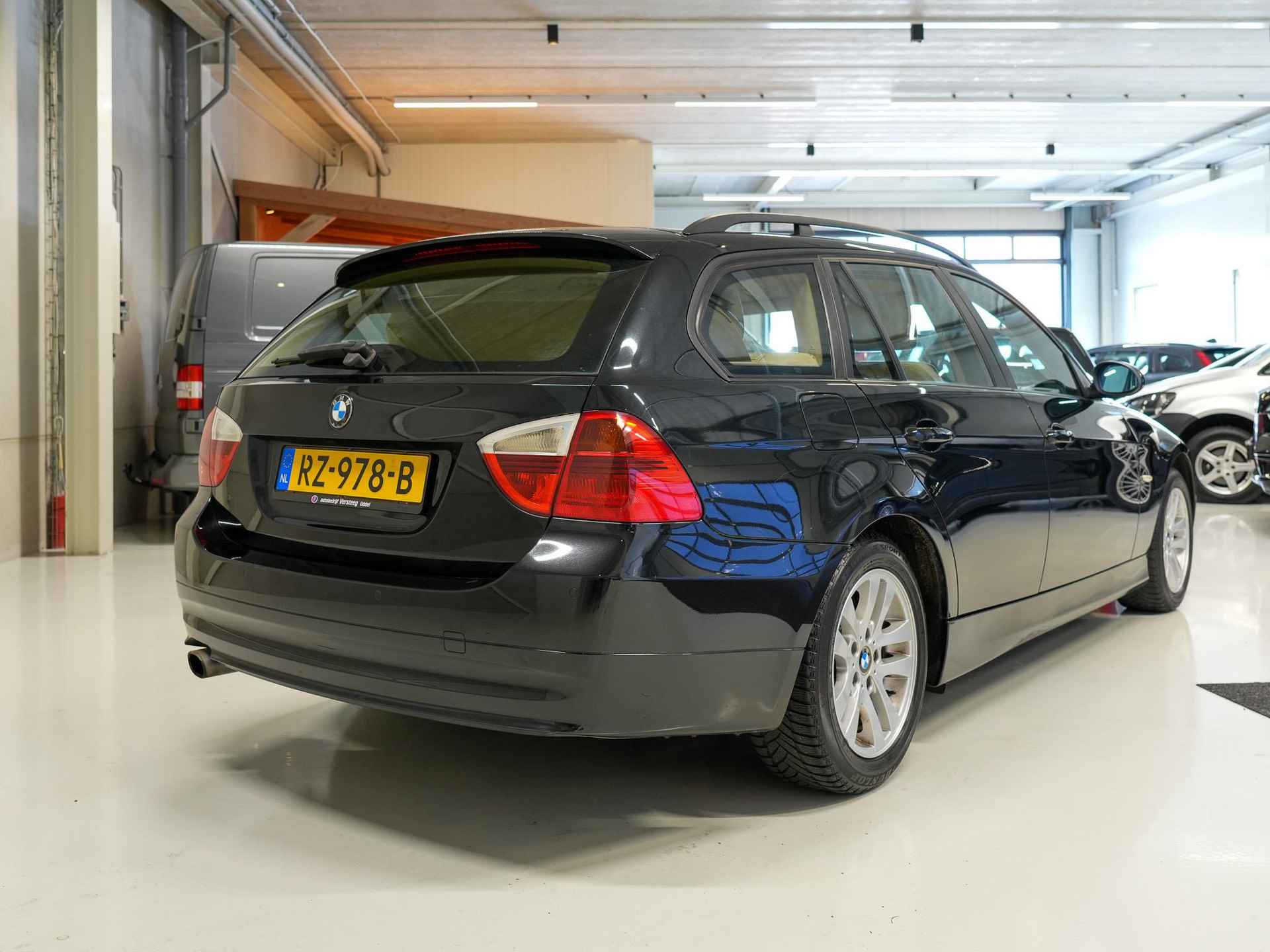 BMW 3-serie Touring 320i - 34/36