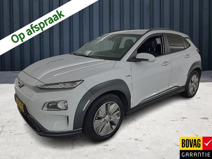 Hyundai KONA EV Premium 64 kWh (204 PK) 2e-Eig, Hyundai-Dealer-Onderh, 12-Mnd-BOVAG, NL-Auto, Leer, Warmtepomp, Navigatie/Apple-Carplay/Android-Auto, Adaptive-Cruisecontrol, Keyless-Entry/Start, Head-Up, Achteruitrijcamera, Parkeer Voorstoelen-Verwarmt/Gevent., Stuurverwarming, Premium-Audio, DAB, Licht-Zicht-pakket, Lm-Velgen, 17Inch, Privacy-Glas