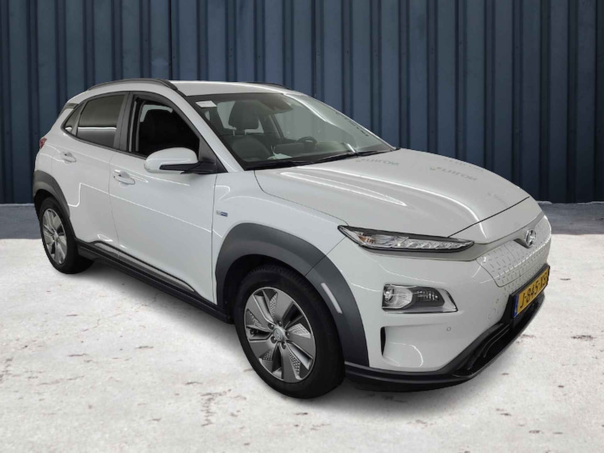 Hyundai KONA EV Premium 64 kWh (204 PK) 2e-Eig, Hyundai-Dealer-Onderh, 12-Mnd-BOVAG, NL-Auto, Leer, Warmtepomp, Navigatie/Apple-Carplay/Android-Auto, Adaptive-Cruisecontrol, Keyless-Entry/Start, Head-Up, Achteruitrijcamera, Parkeer Voorstoelen-Verwarmt/Gevent., Stuurverwarming, Premium-Audio, DAB, Licht-Zicht-pakket, Lm-Velgen, 17Inch, Privacy-Glas - 3/24