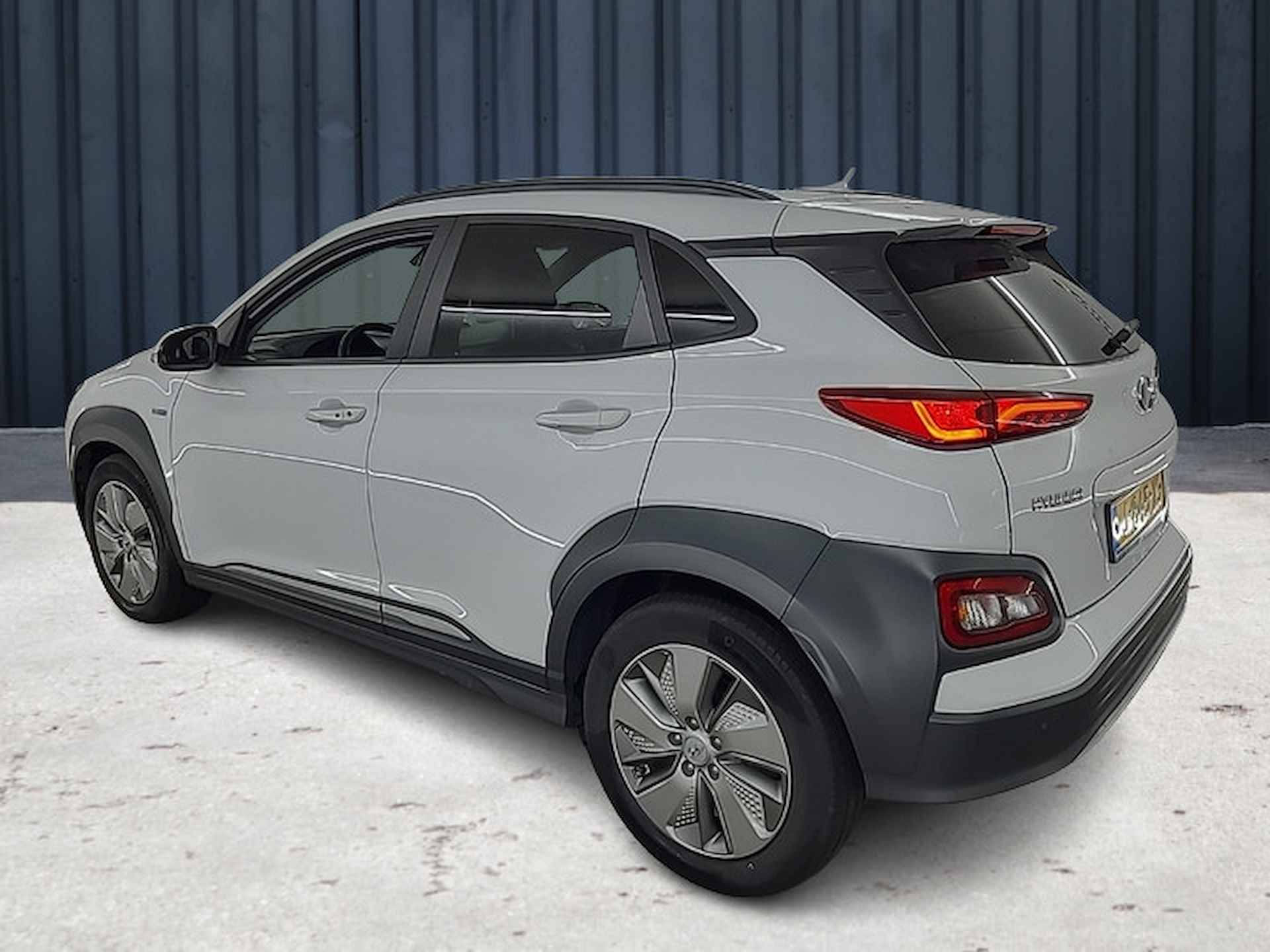 Hyundai KONA EV Premium 64 kWh (204 PK) 2e-Eig, Hyundai-Dealer-Onderh, 12-Mnd-BOVAG, NL-Auto, Leer, Warmtepomp, Navigatie/Apple-Carplay/Android-Auto, Adaptive-Cruisecontrol, Keyless-Entry/Start, Head-Up, Achteruitrijcamera, Parkeer Voorstoelen-Verwarmt/Gevent., Stuurverwarming, Premium-Audio, DAB, Licht-Zicht-pakket, Lm-Velgen, 17Inch, Privacy-Glas - 5/24