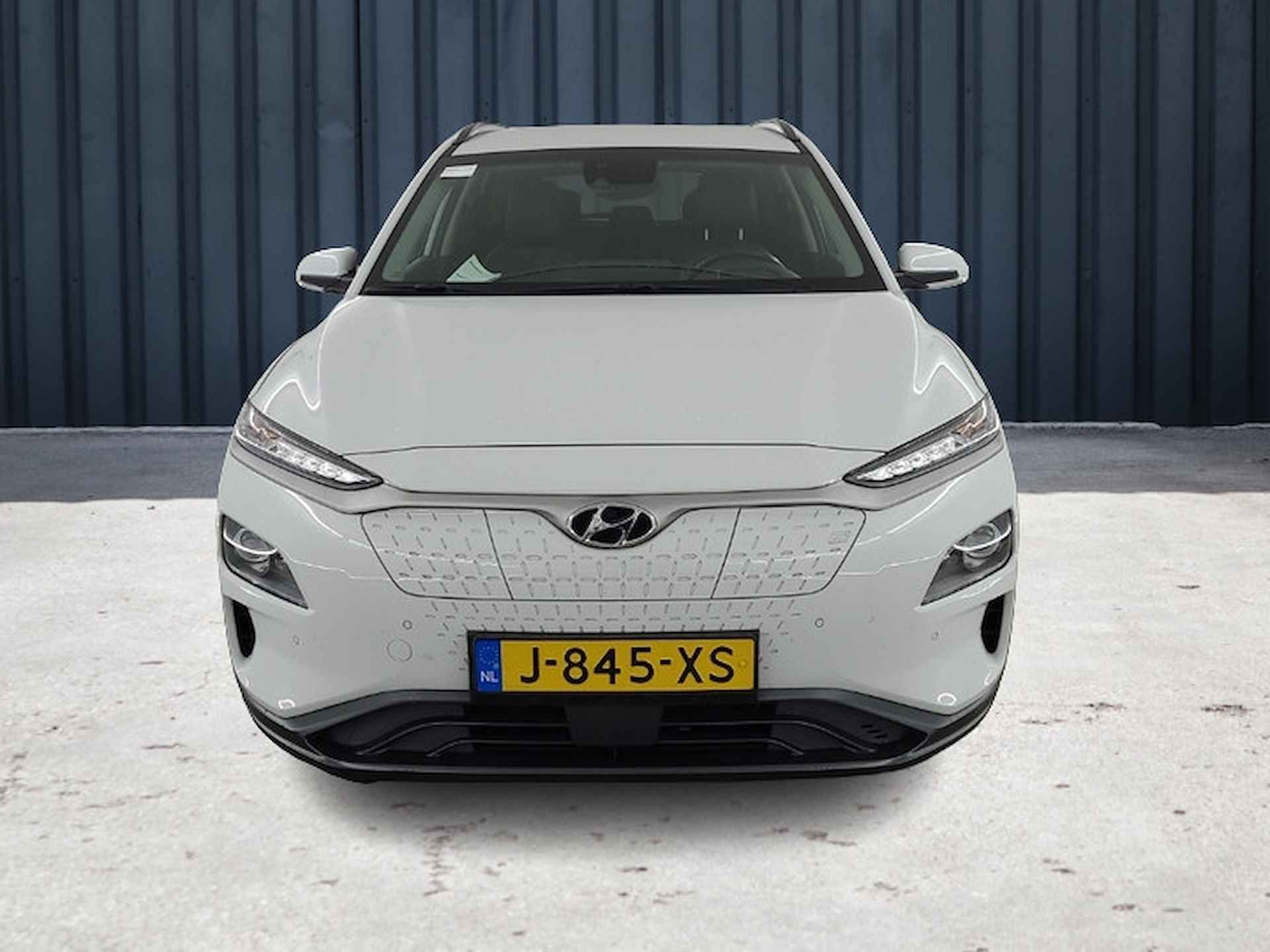 Hyundai KONA EV Premium 64 kWh (204 PK) 2e-Eig, Hyundai-Dealer-Onderh, 12-Mnd-BOVAG, NL-Auto, Leer, Warmtepomp, Navigatie/Apple-Carplay/Android-Auto, Adaptive-Cruisecontrol, Keyless-Entry/Start, Head-Up, Achteruitrijcamera, Parkeer Voorstoelen-Verwarmt/Gevent., Stuurverwarming, Premium-Audio, DAB, Licht-Zicht-pakket, Lm-Velgen, 17Inch, Privacy-Glas - 15/24