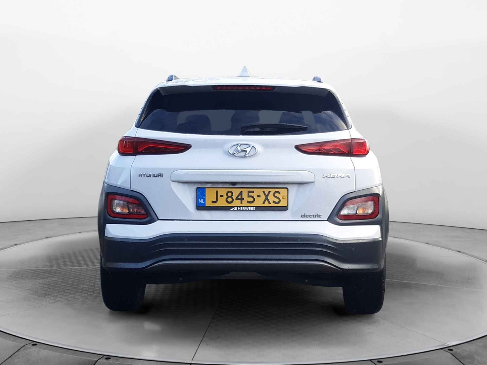 Hyundai KONA EV Premium 64 kWh (204 PK) 2e-Eig, Hyundai-Dealer-Onderh, 12-Mnd-BOVAG, NL-Auto, Leer, Warmtepomp, Navigatie/Apple-Carplay/Android-Auto, Adaptive-Cruisecontrol, Keyless-Entry/Start, Head-Up, Achteruitrijcamera, Parkeer Voorstoelen-Verwarmt/Gevent., Stuurverwarming, Premium-Audio, DAB, Licht-Zicht-pakket, Lm-Velgen, 17Inch, Privacy-Glas - 14/37