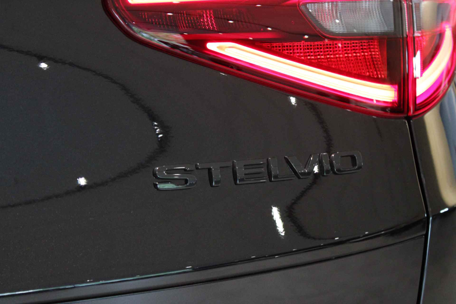 Alfa Romeo Stelvio 2.0 280 pk AWD Veloce Leder | Adaptieve Cruise | 20' LM Velgen | Geheugen | Camera | Stoel / Stuur Verwarming | Elektr. Achterklep - 16/49