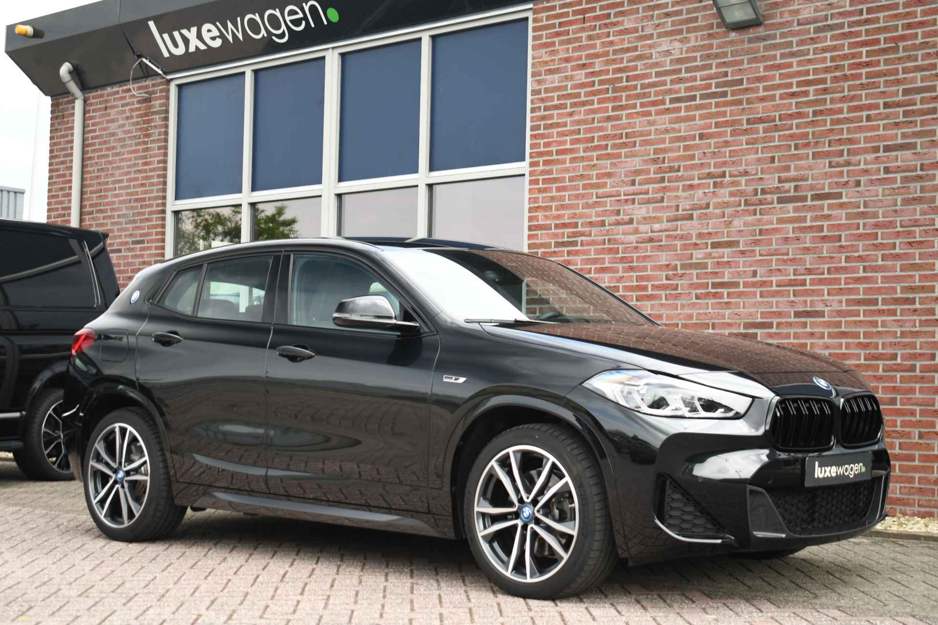 BMW X2 xDrive25e 220pk M-Sport ACC Camera El-Klep 19inch Shadowline - 43/79