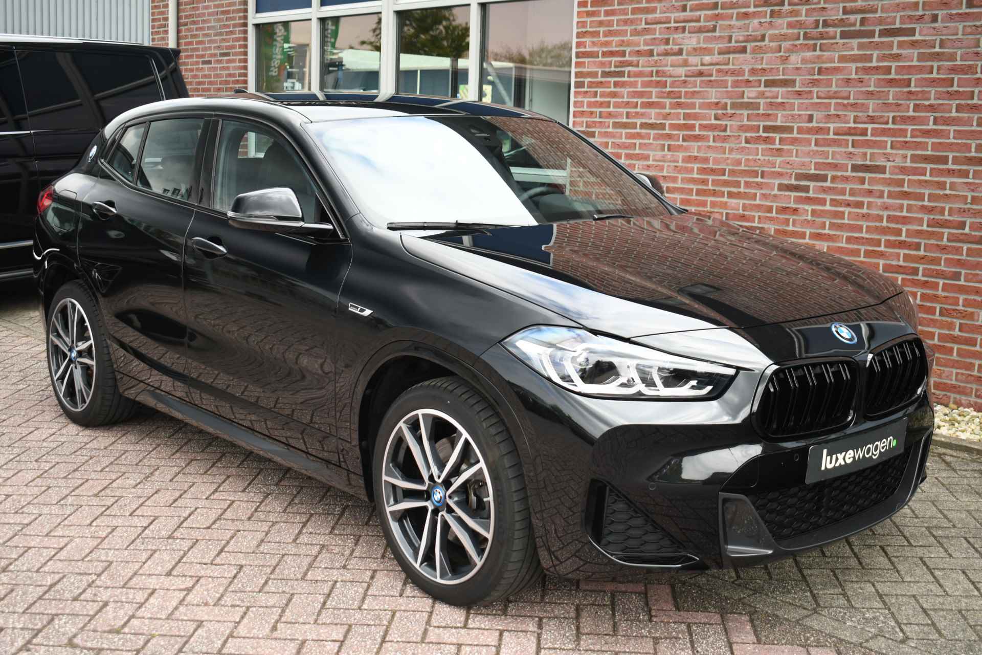 BMW X2 xDrive25e 220pk M-Sport ACC Camera El-Klep 19inch Shadowline - 70/79