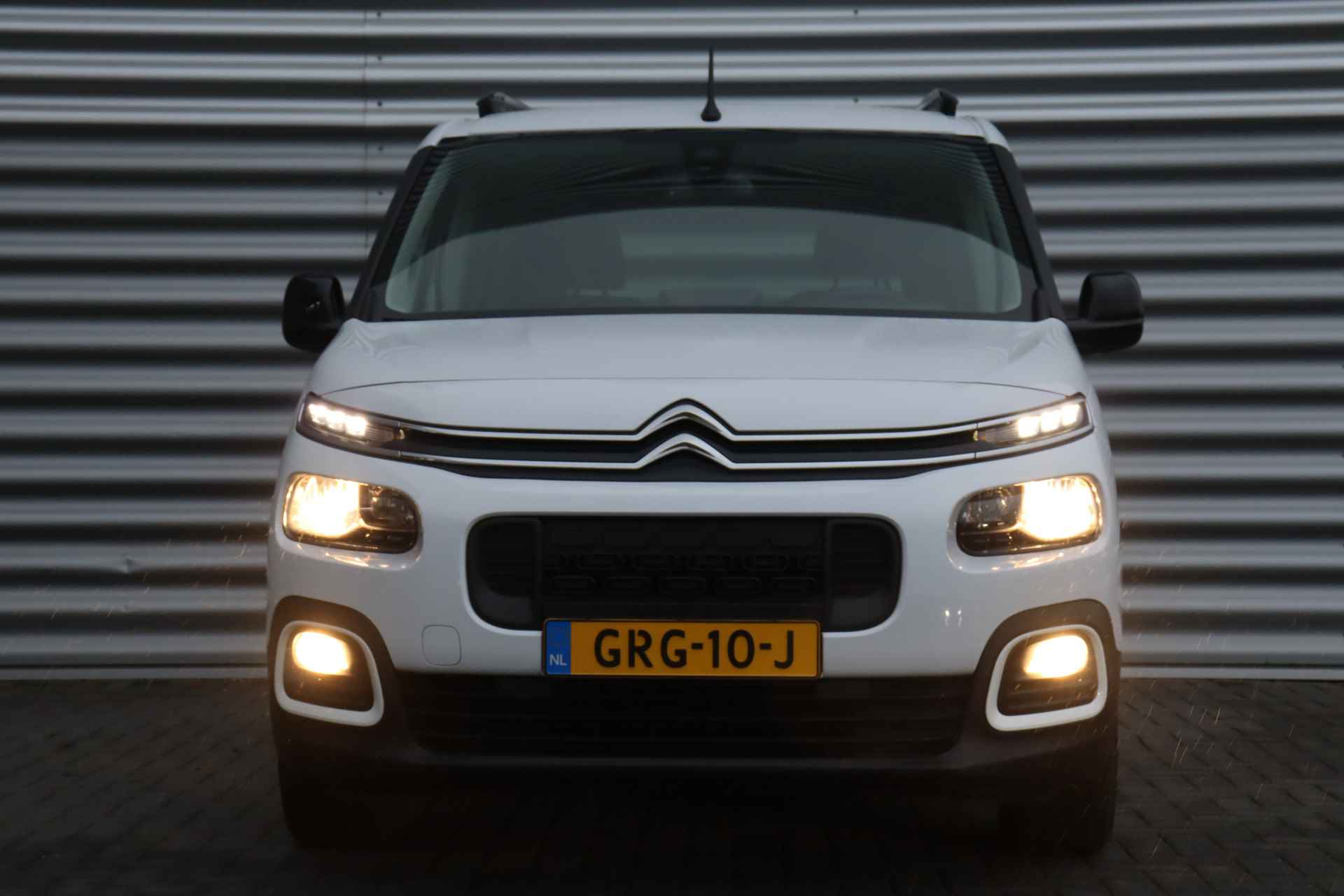 Citroën Berlingo 1.2 PURETECH 130PK SHINE AUTOMAAT / NAVI / CLIMA / LED / PDC / 16" LMV / CAMERA / KEYLESS / BLUETOOTH / CRUISECONTROL / 1E EIGENAAR / NIEUWSTAAT !! - 5/36