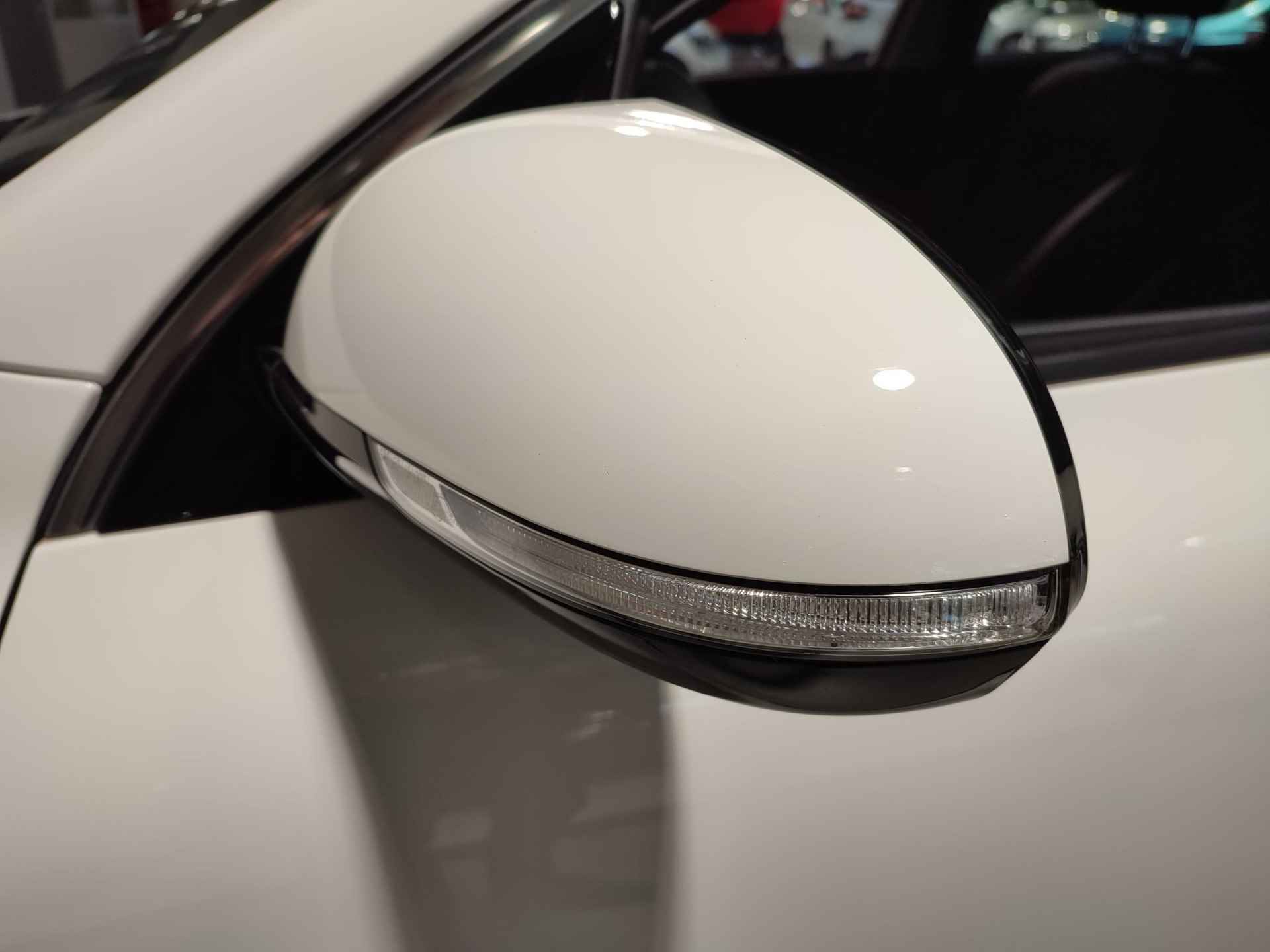 Kia Niro 1.6 GDi Hybrid DynamicLine | Navi | Cruise Control | Licht + Regensensor | Parkeersensoren + Camera Achter | Apple Carplay/ Android Auto | Rijstrooksensor - 11/32