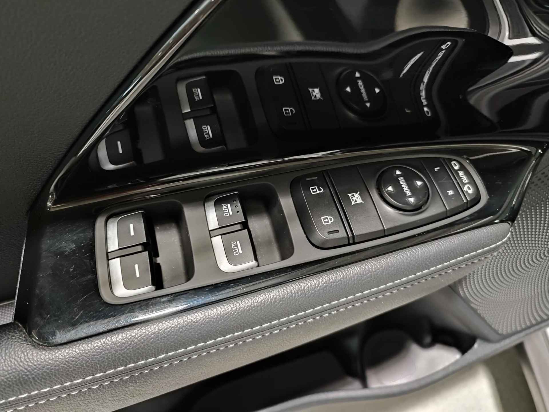 Kia Niro 1.6 GDi Hybrid DynamicLine | Navi | Cruise Control | Licht + Regensensor | Parkeersensoren + Camera Achter | Apple Carplay/ Android Auto | Rijstrooksensor - 16/32