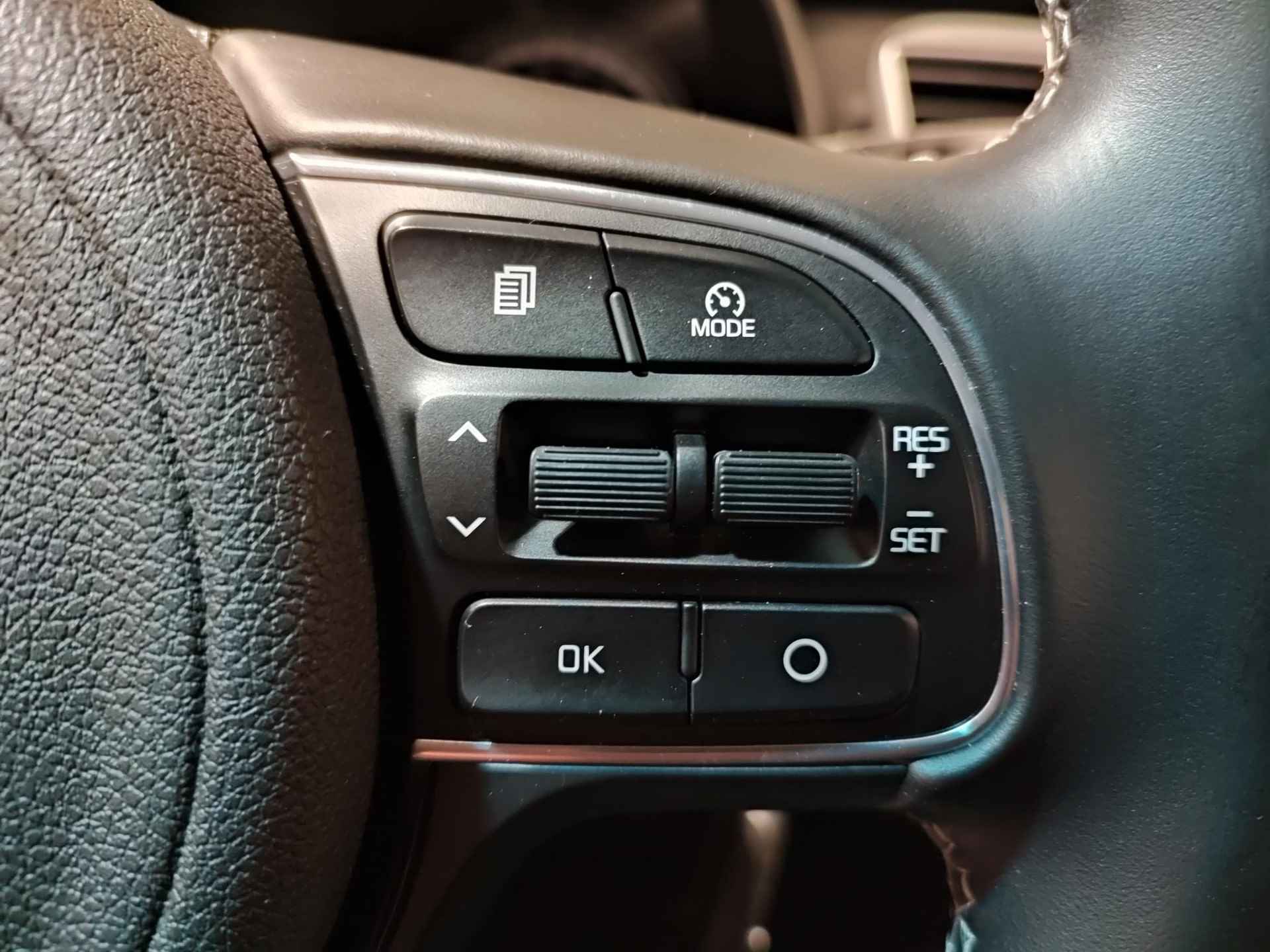 Kia Niro 1.6 GDi Hybrid DynamicLine | Navi | Cruise Control | Licht + Regensensor | Parkeersensoren + Camera Achter | Apple Carplay/ Android Auto | Rijstrooksensor - 19/32