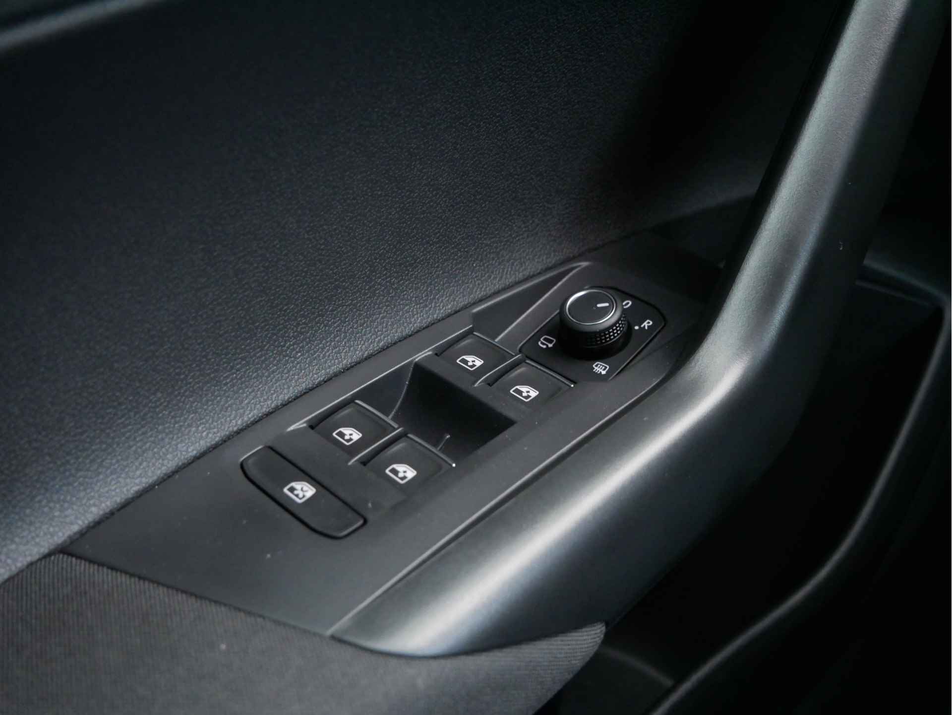 Volkswagen Taigo 1.0 TSI Style | Keyless | Navi | Camera | Matrix LED | - 11/36
