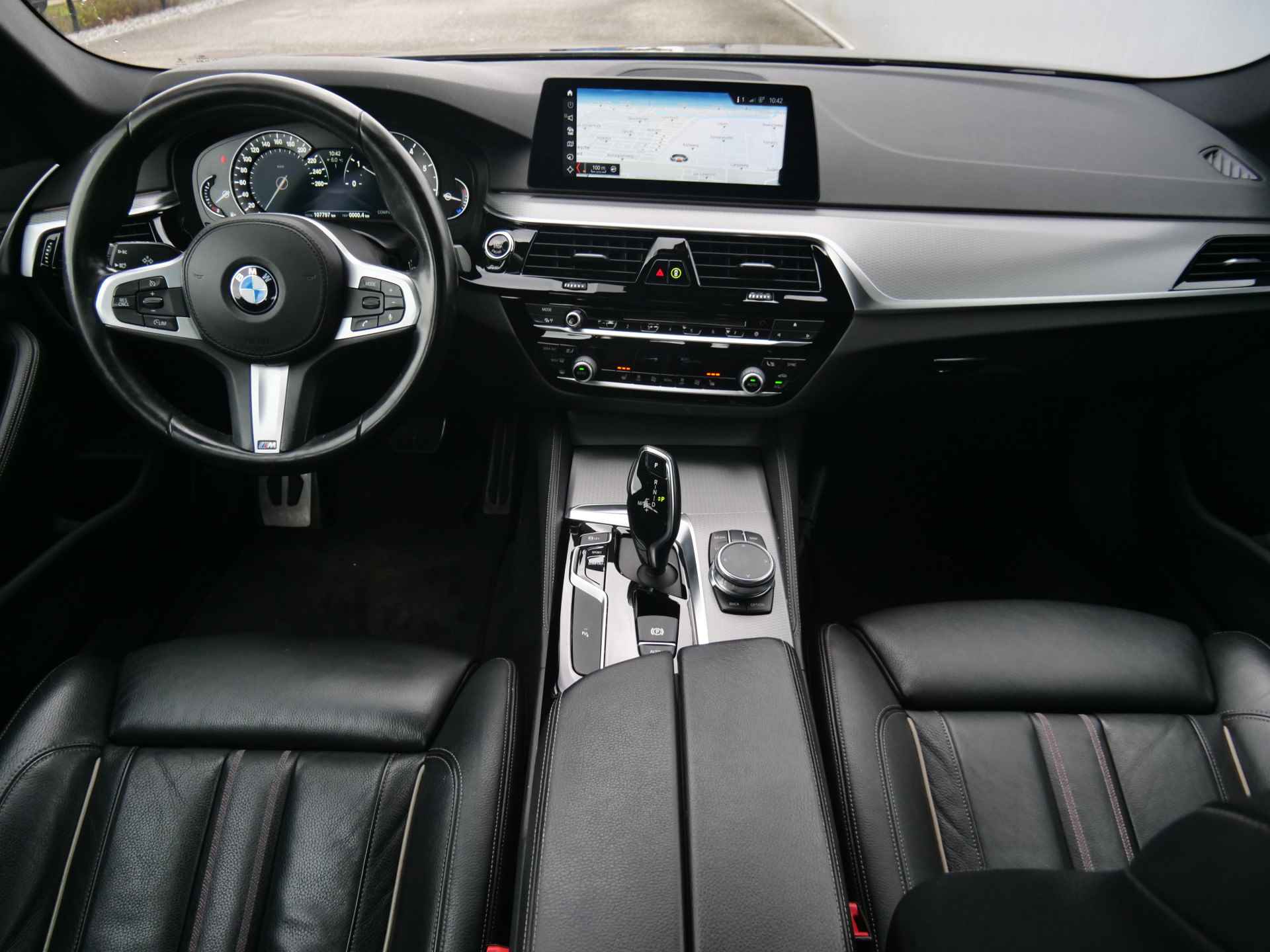 BMW 5 Serie 520i 184pk High Executive Automaat M-Pakket LED / Leder / Navigatie / Comfortstoelen - 2/52