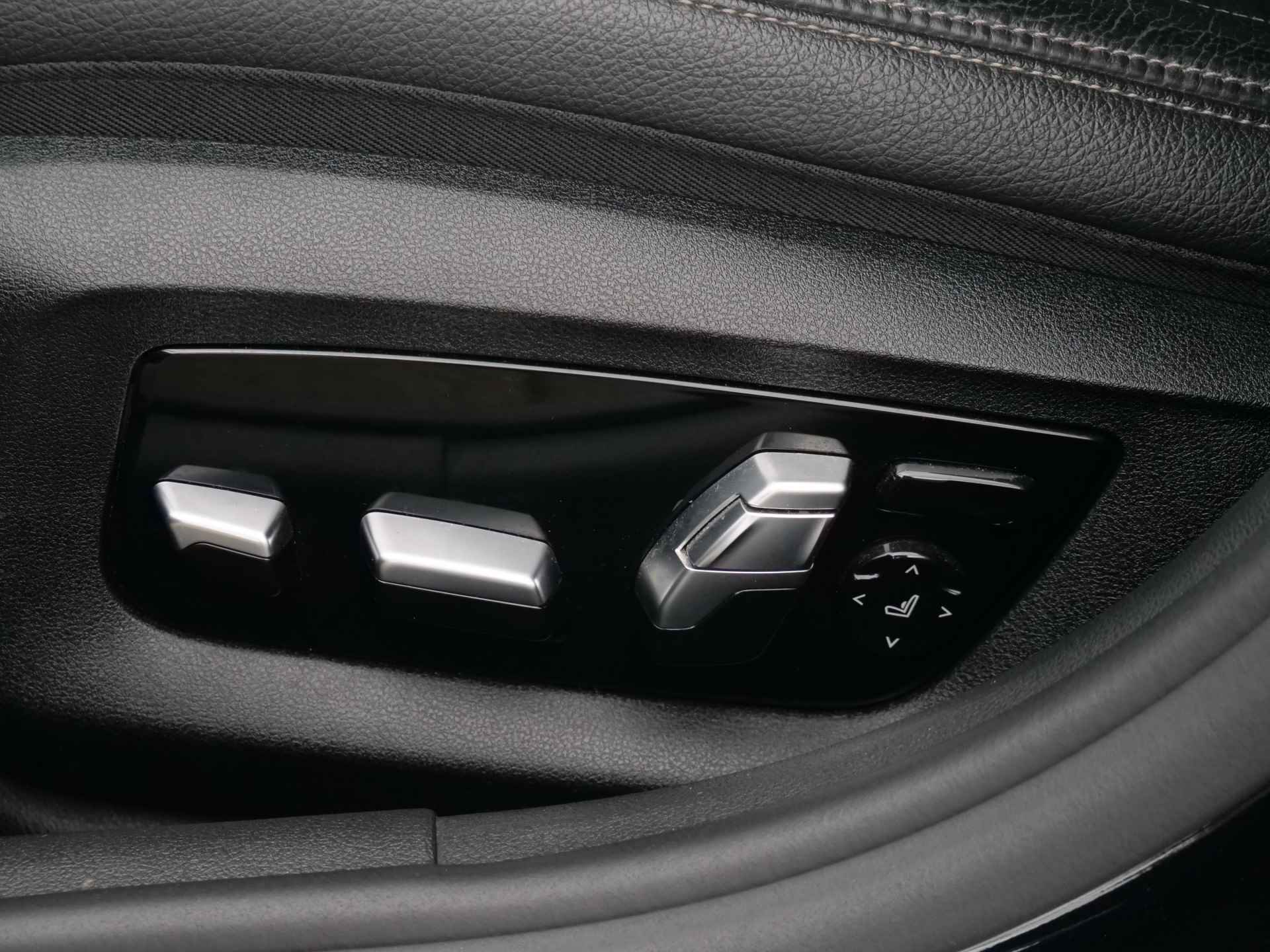 BMW 5 Serie 520i 184pk High Executive Automaat M-Pakket LED / Leder / Navigatie / Comfortstoelen - 17/52