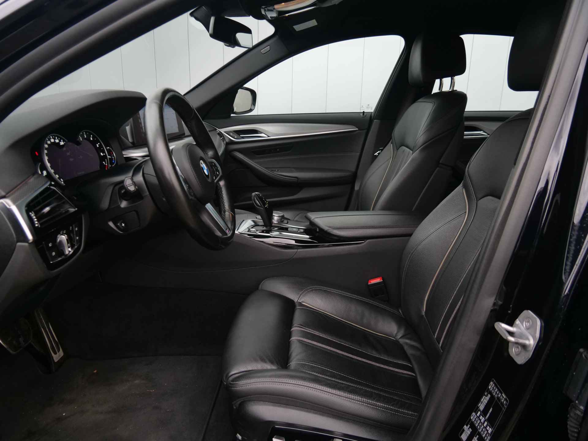BMW 5 Serie 520i 184pk High Executive Automaat M-Pakket LED / Leder / Navigatie / Comfortstoelen - 18/52