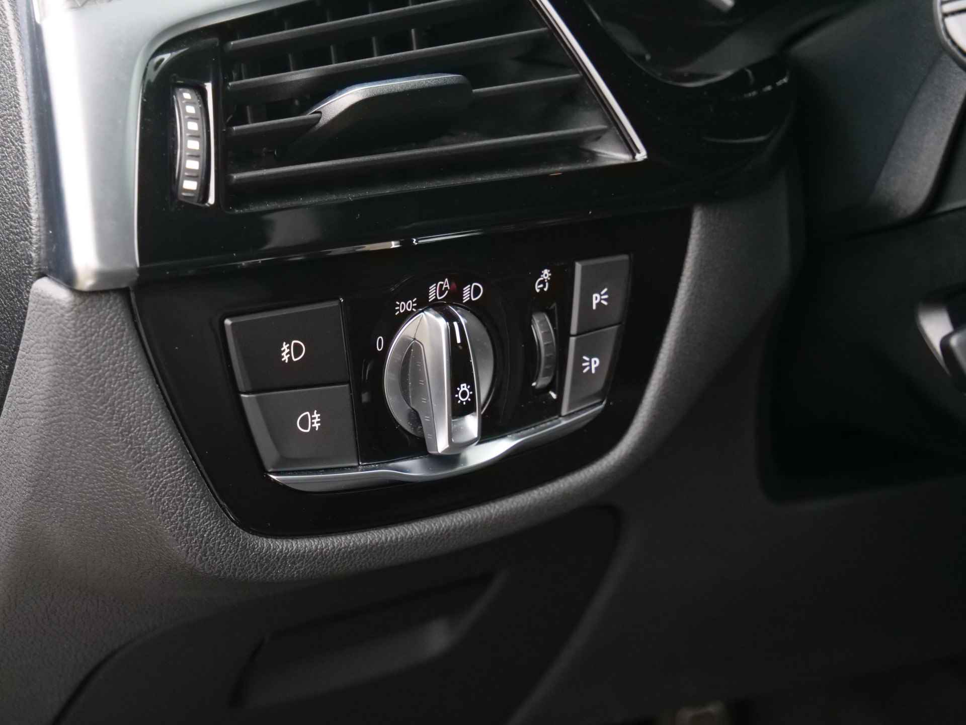 BMW 5 Serie 520i 184pk High Executive Automaat M-Pakket LED / Leder / Navigatie / Comfortstoelen - 22/52