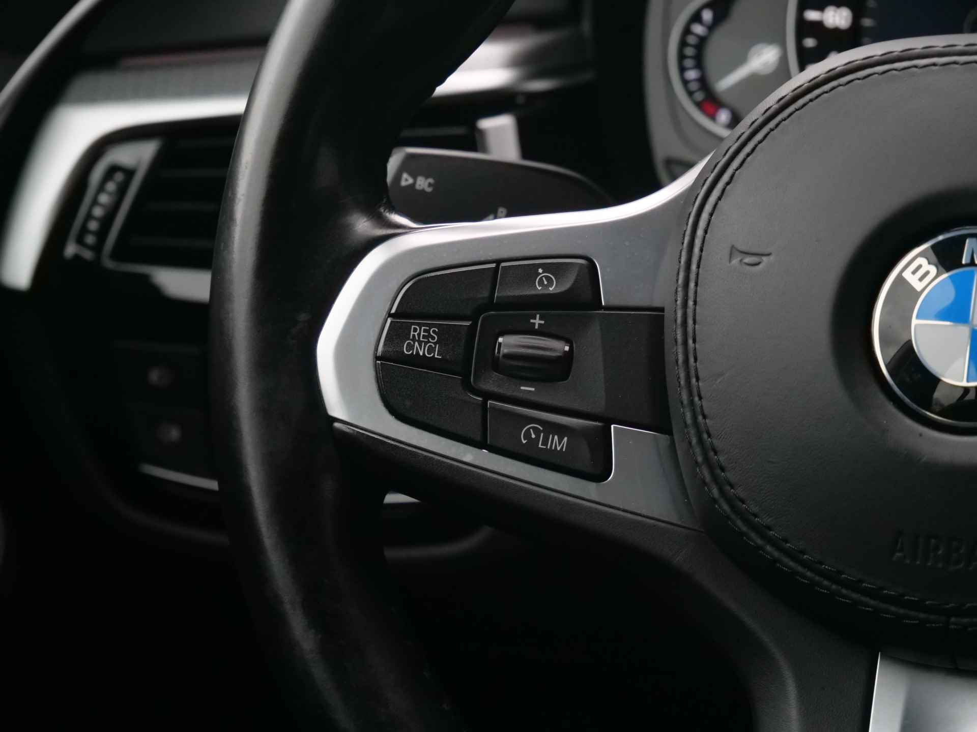 BMW 5 Serie 520i 184pk High Executive Automaat M-Pakket LED / Leder / Navigatie / Comfortstoelen - 25/52
