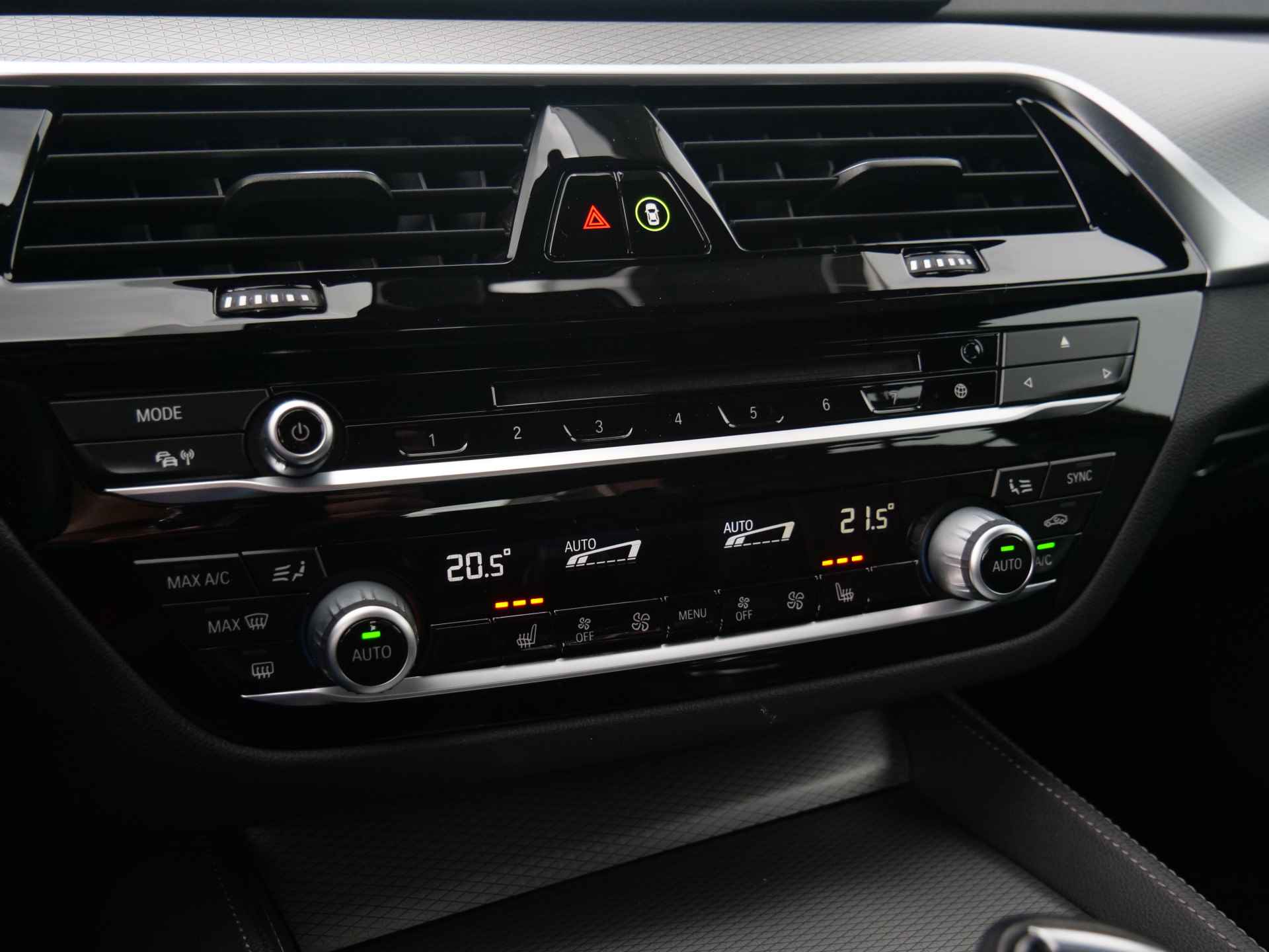 BMW 5 Serie 520i 184pk High Executive Automaat M-Pakket LED / Leder / Navigatie / Comfortstoelen - 34/52