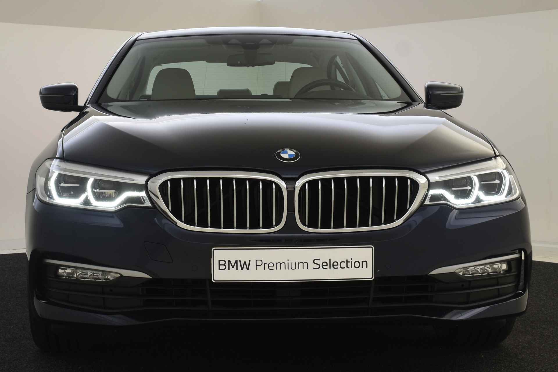 BMW 5 Serie 520i High Executive Automaat / Adaptieve LED / Navigatie Professional / Parking Assistant / Stoelverwarming / Comfortstoelen - 9/48