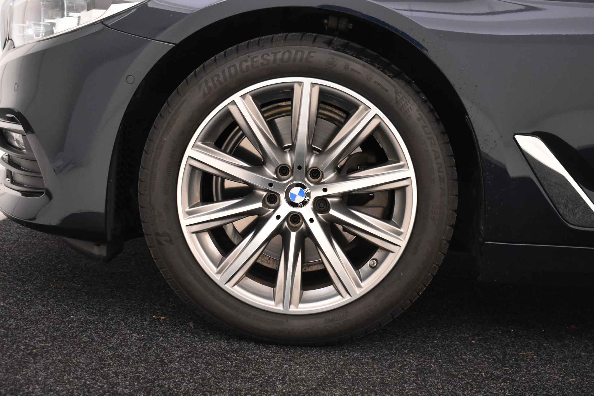 BMW 5 Serie 520i High Executive Automaat / Adaptieve LED / Navigatie Professional / Parking Assistant / Stoelverwarming / Comfortstoelen - 11/48