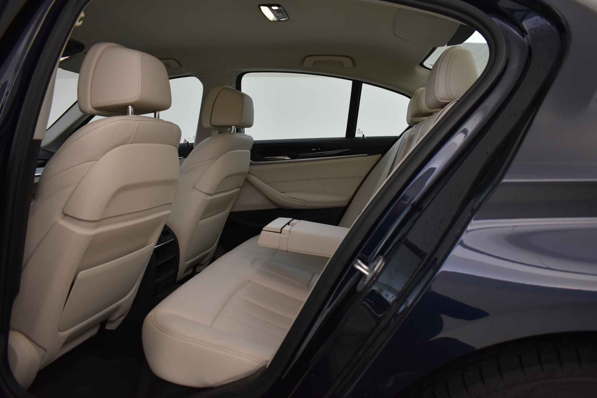 BMW 5 Serie 520i High Executive Automaat / Adaptieve LED / Navigatie Professional / Parking Assistant / Stoelverwarming / Comfortstoelen - 18/48