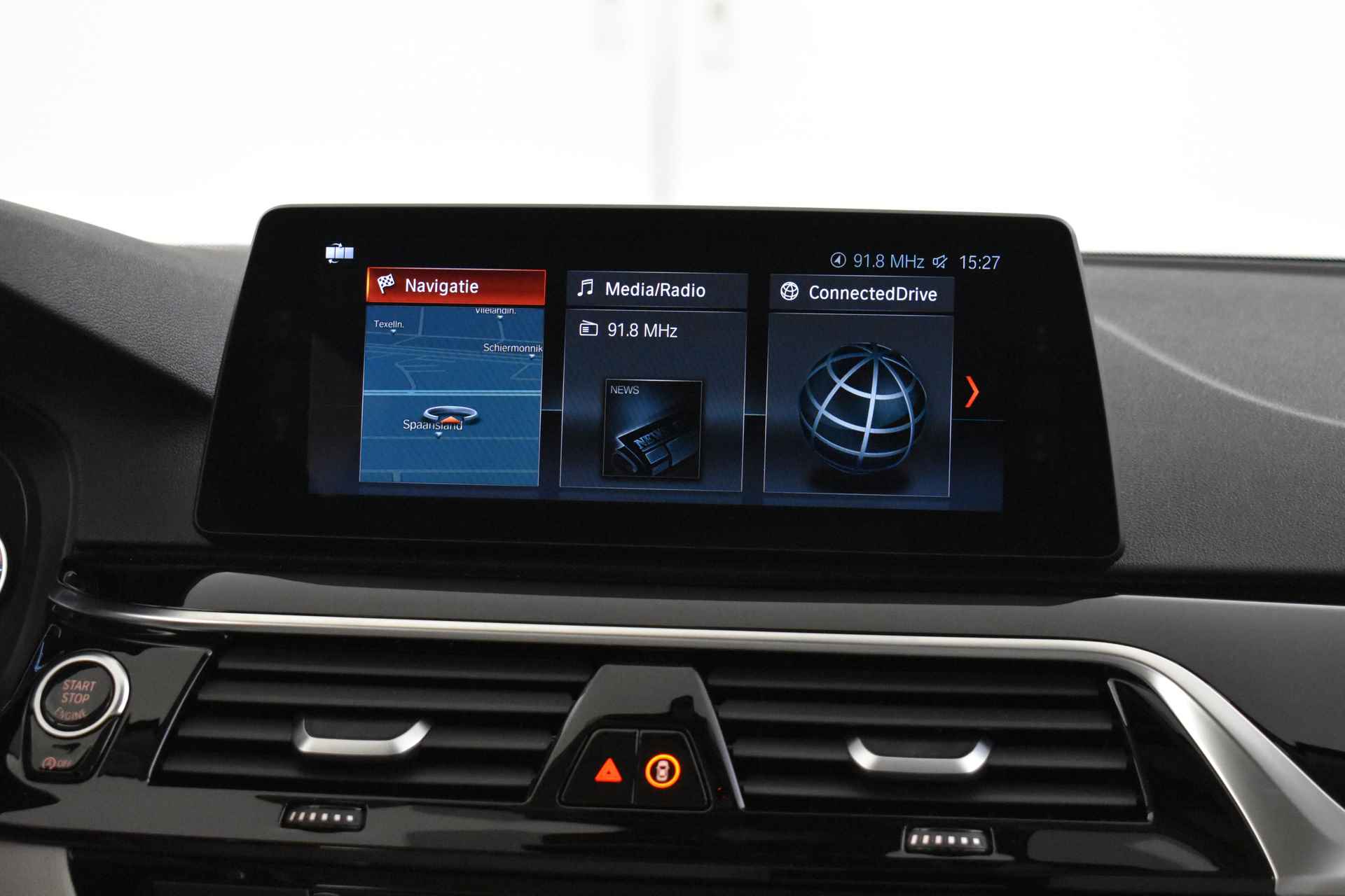 BMW 5 Serie 520i High Executive Automaat / Adaptieve LED / Navigatie Professional / Parking Assistant / Stoelverwarming / Comfortstoelen - 24/48
