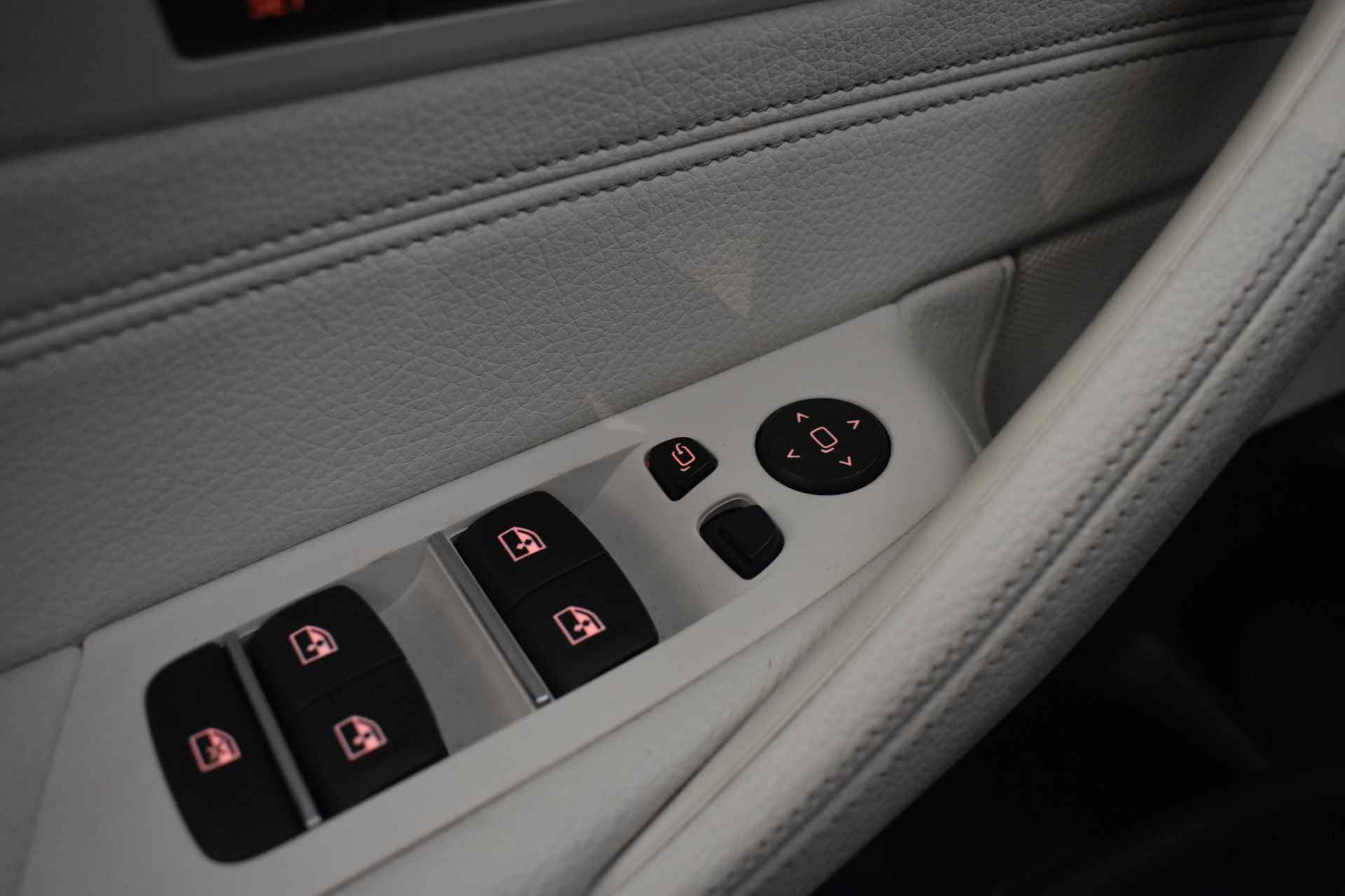 BMW 5 Serie 520i High Executive Automaat / Adaptieve LED / Navigatie Professional / Parking Assistant / Stoelverwarming / Comfortstoelen - 33/48
