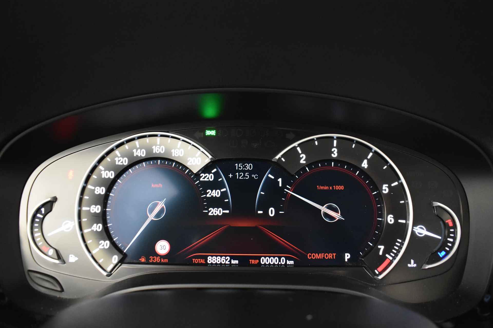 BMW 5 Serie 520i High Executive Automaat / Adaptieve LED / Navigatie Professional / Parking Assistant / Stoelverwarming / Comfortstoelen - 37/48