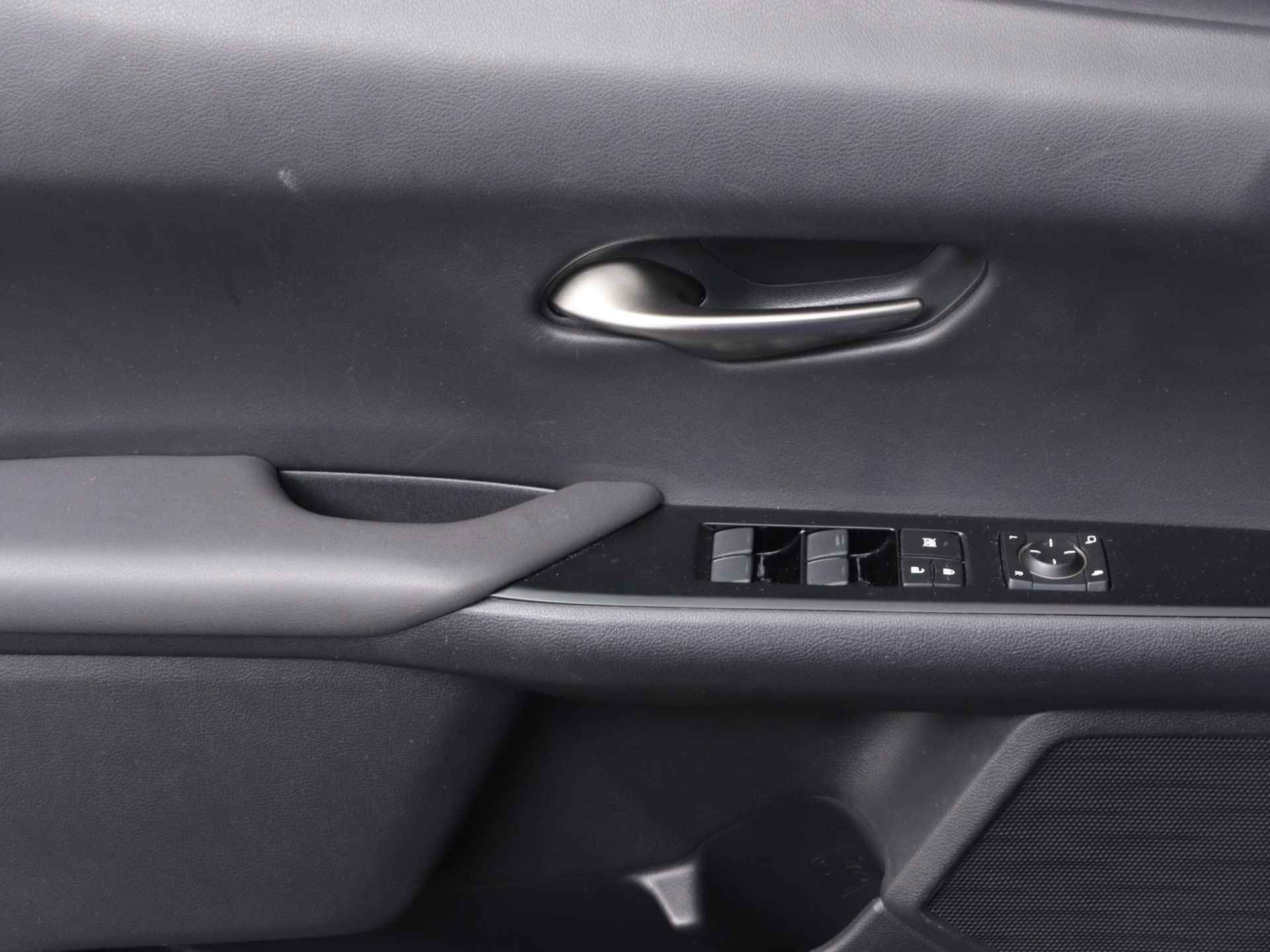 Lexus UX 250h F-Sport Limited | Triple LED | Schuifdak | Premium Navigatie | Leer | - 33/48