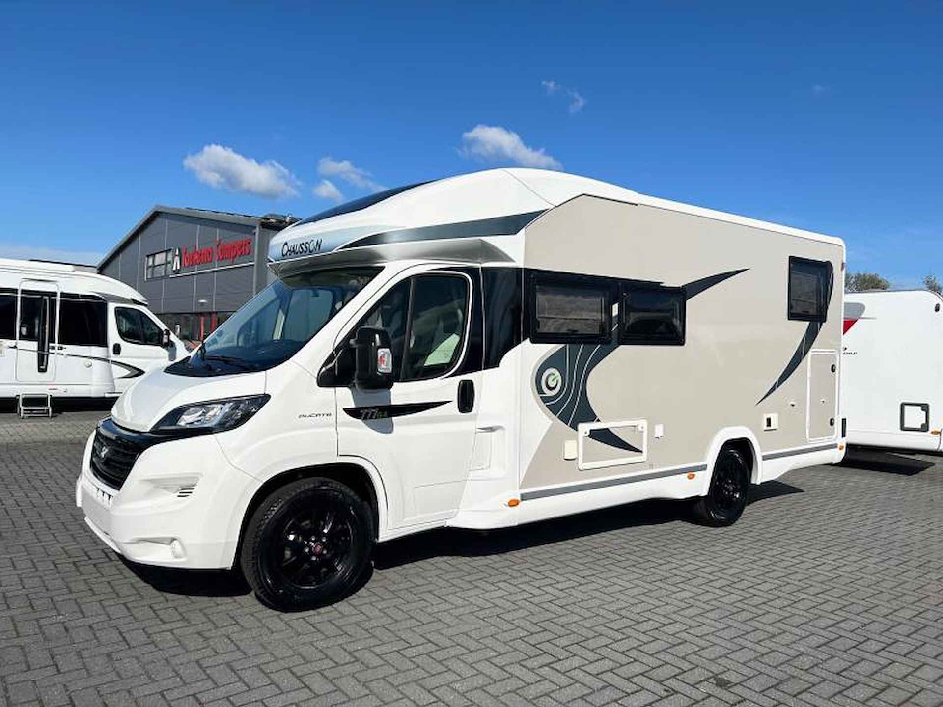 Chausson Titanium VIP 777 GA enkele-bedden/automaat - 1/25