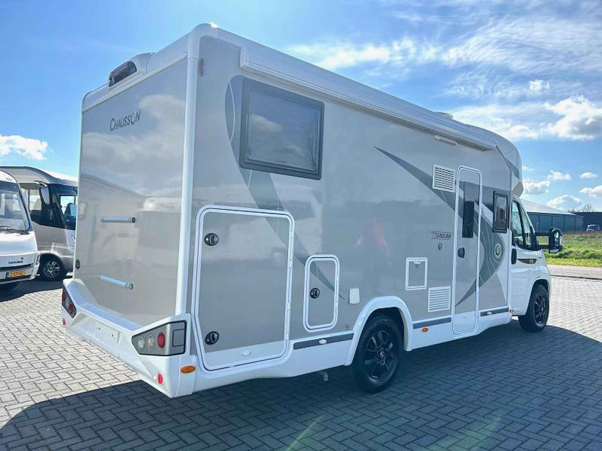 Chausson Titanium VIP 777 GA enkele-bedden/automaat - 5/25