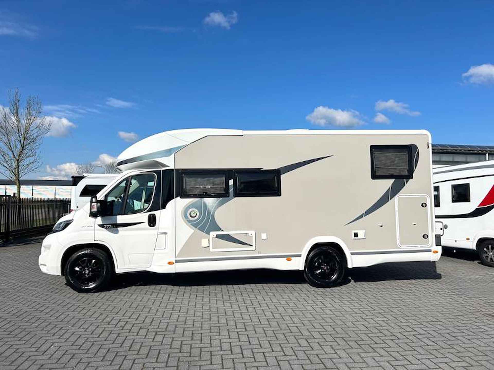 Chausson Titanium VIP 777 GA enkele-bedden/automaat - 6/25