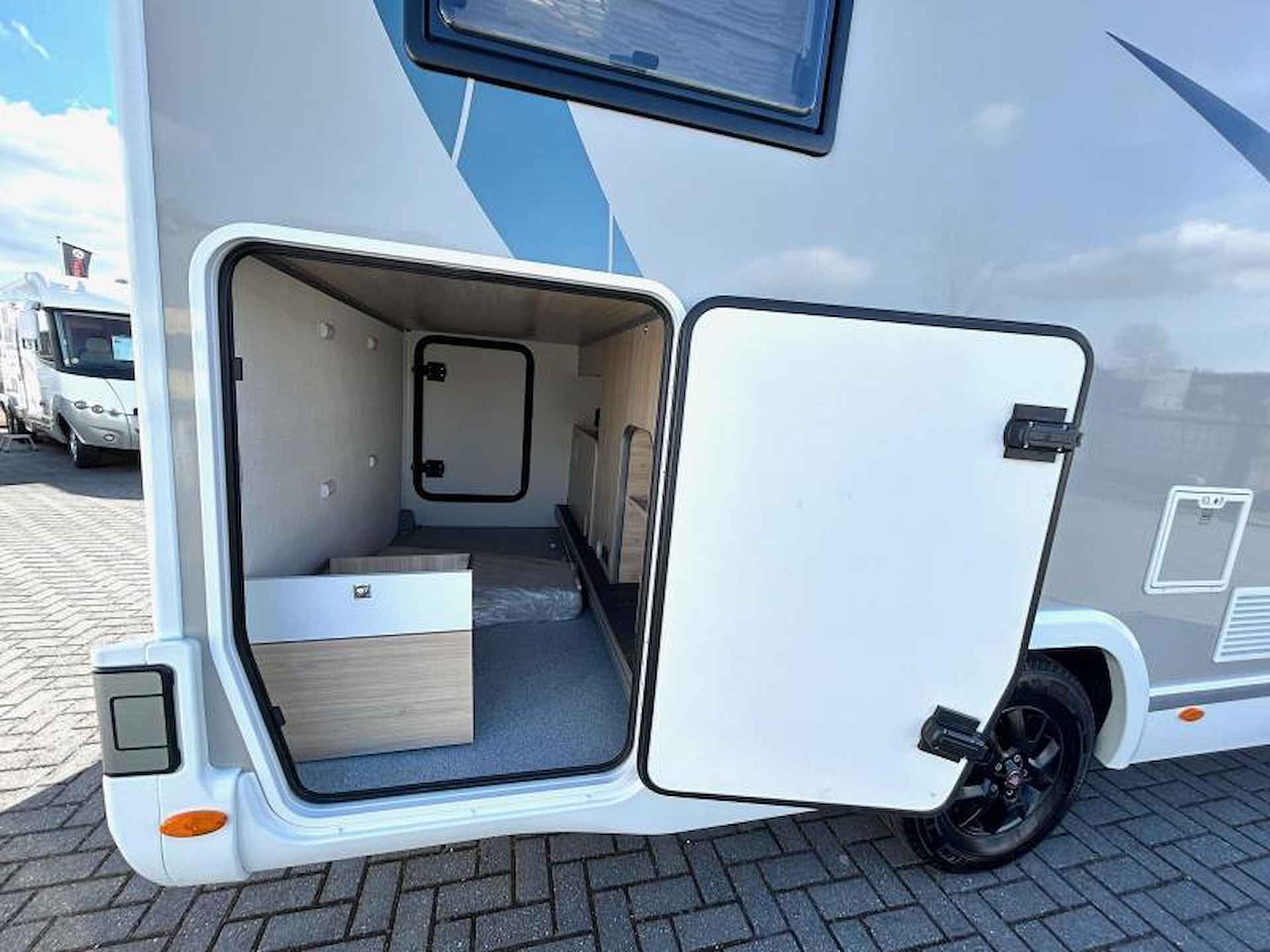 Chausson Titanium VIP 777 GA enkele-bedden/automaat - 7/25