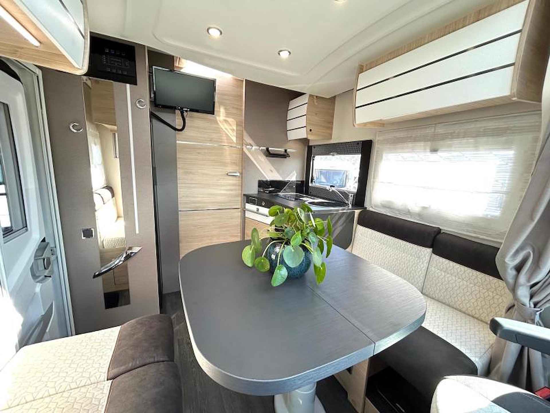 Chausson Titanium VIP 777 GA enkele-bedden/automaat - 9/25