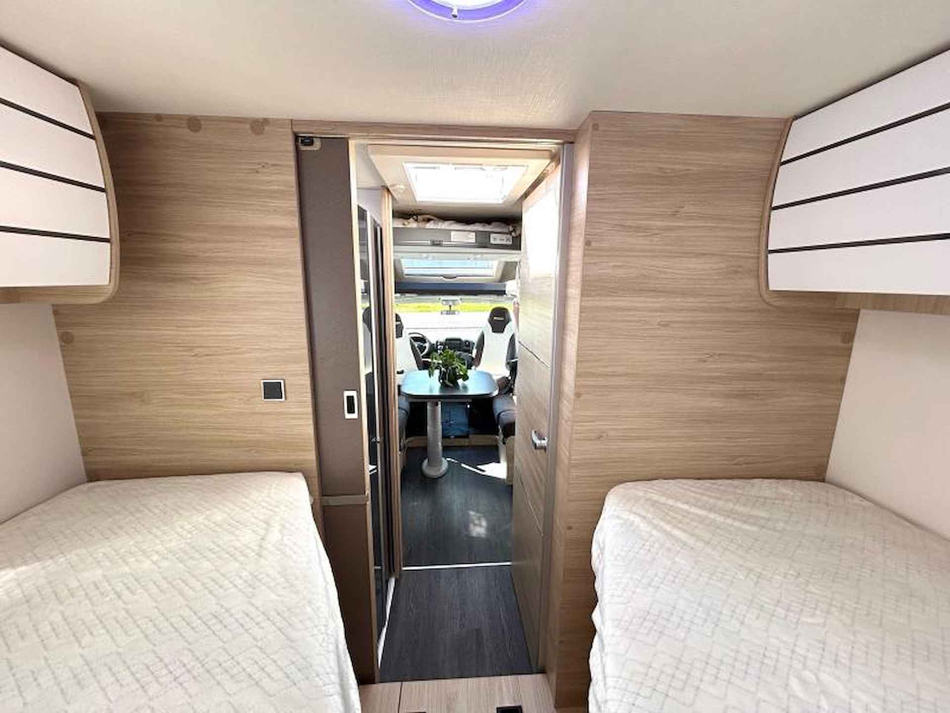 Chausson Titanium VIP 777 GA enkele-bedden/automaat - 10/25