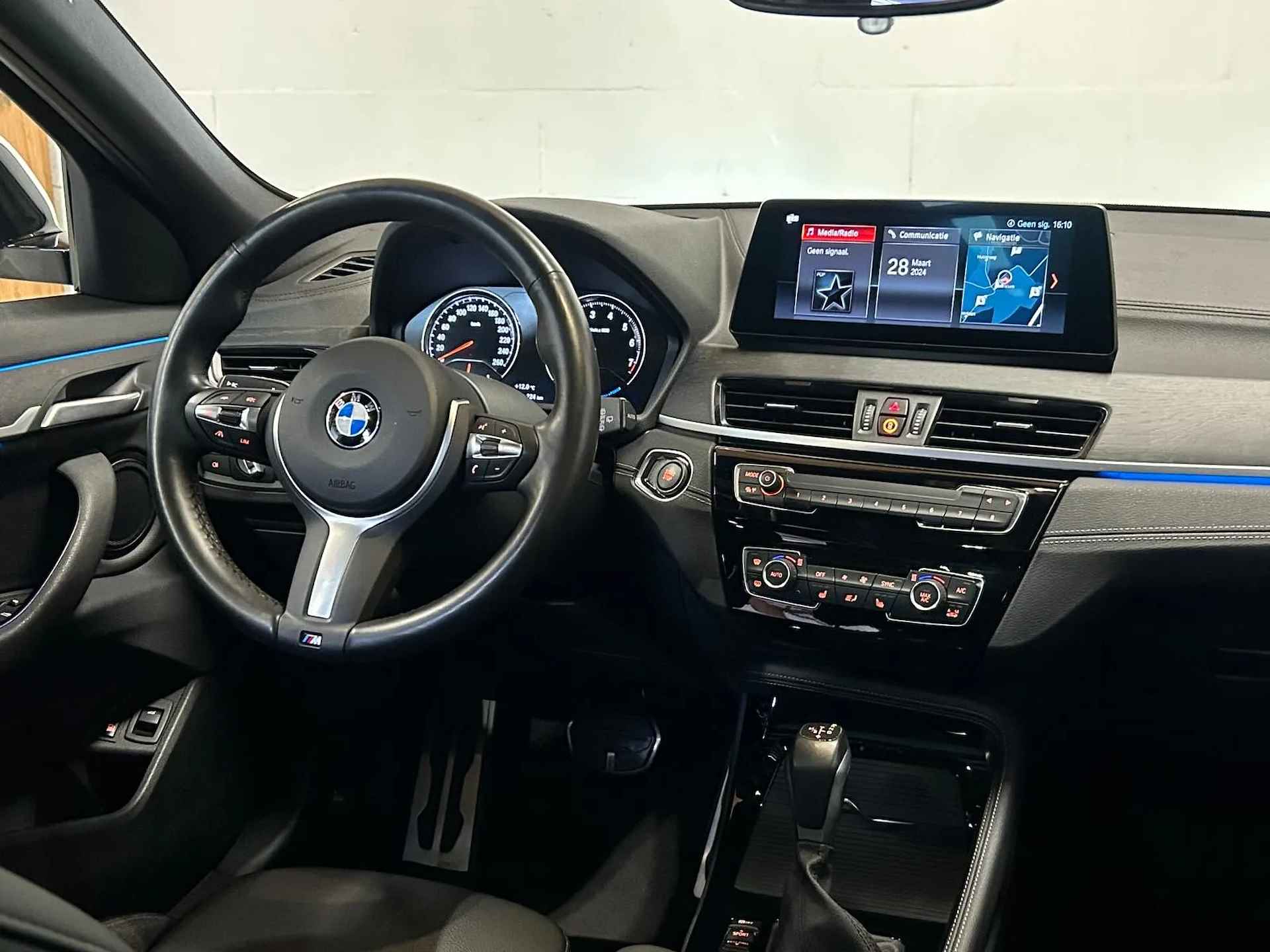 BMW X2 xDrive25e High Exec. M-Sport - Panorama - Memory - Adaptief - 8/26