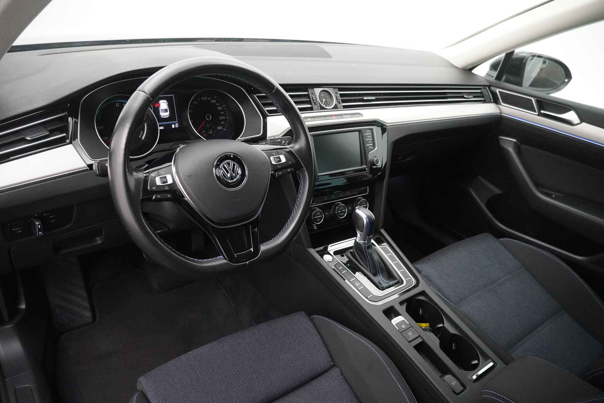 Volkswagen Passat BWJ 2016 1.4 TSI GTE 157 PK Connected Series AUTOMAAT / TREKHAAK / FULL LED / APPLE CARPLAY / ANDROID AUTO / CLIMA / CRUISE / NAVI / LMV / PARKEERSENSOREN / KEYLESS - 5/32