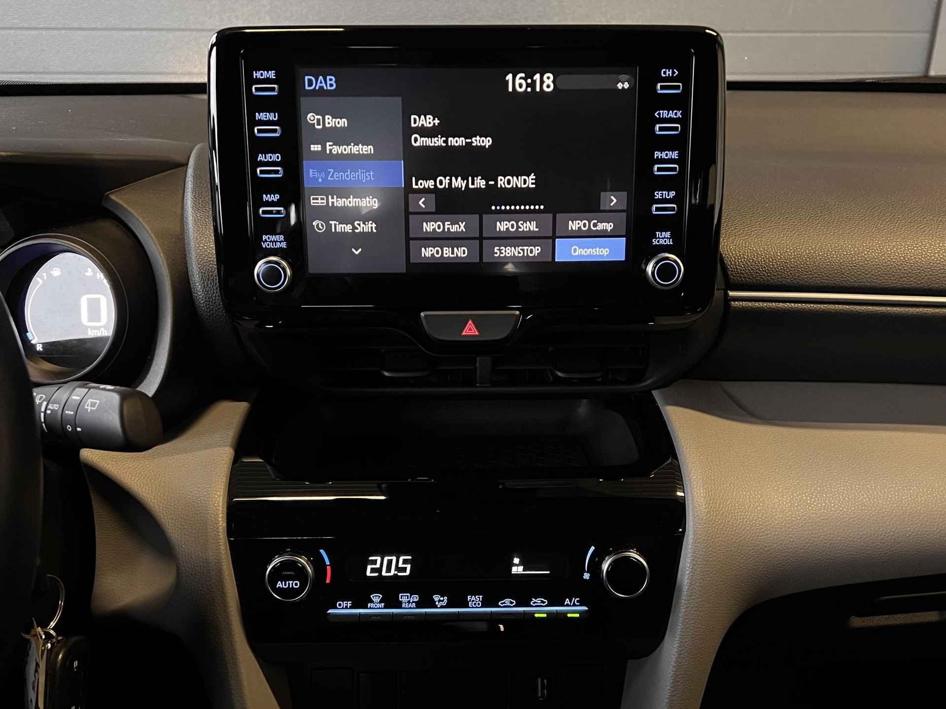 Toyota Yaris Cross 1.5 Hybrid Active | Carplay | LMV | Adap.Cruise | Camera | All-in rijklaarprijs - 13/37