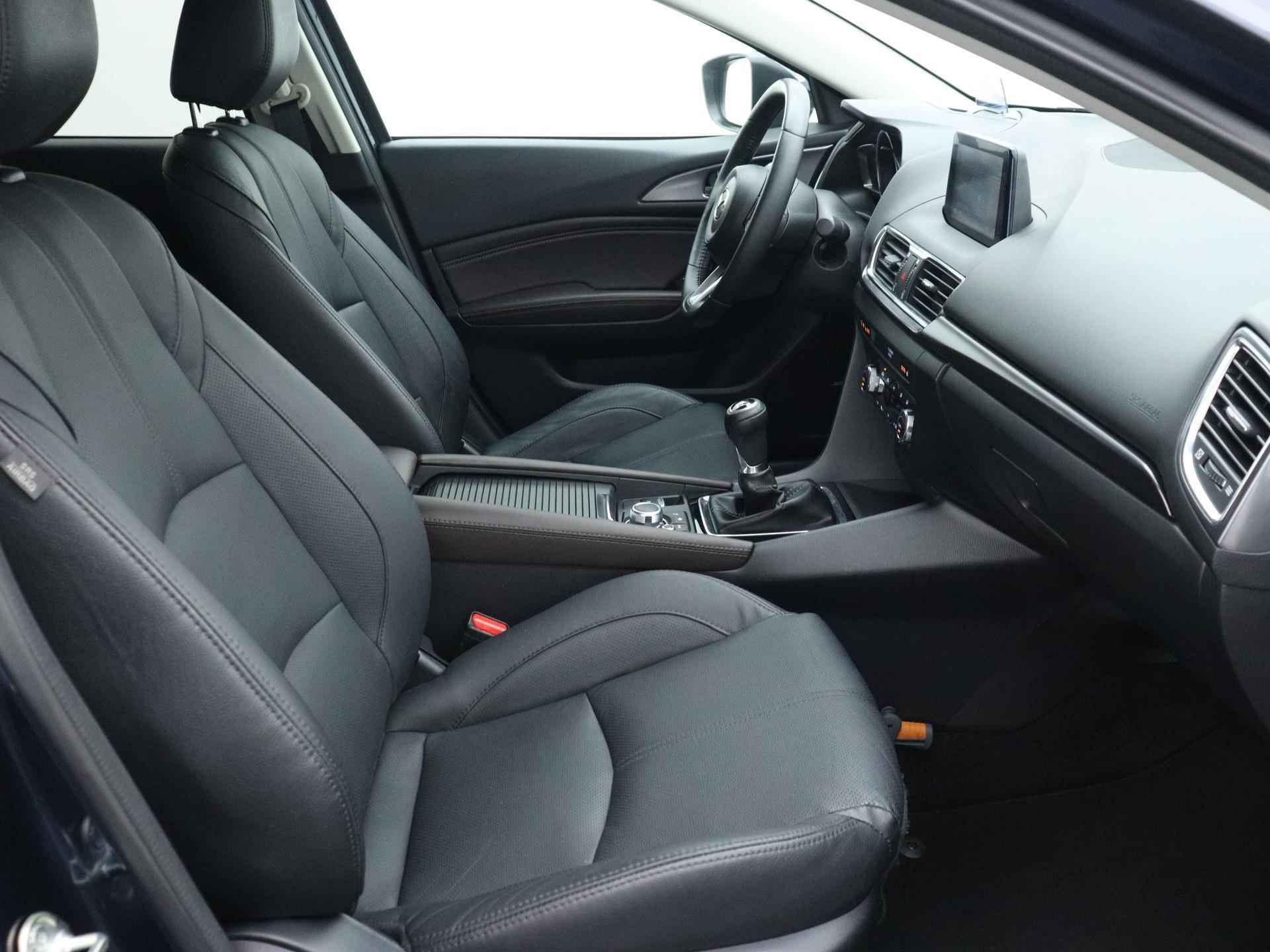 Mazda 3 2.0 SkyActiv-G 120 GT-M 120 PK | Navigatie | Camera | Trekhaak | Adaptive Cruise Control | Climate Control | Stoelverwarming | Parkeersensoren | LED | Lichtmetalen velgen | Privacy glass | - 17/23
