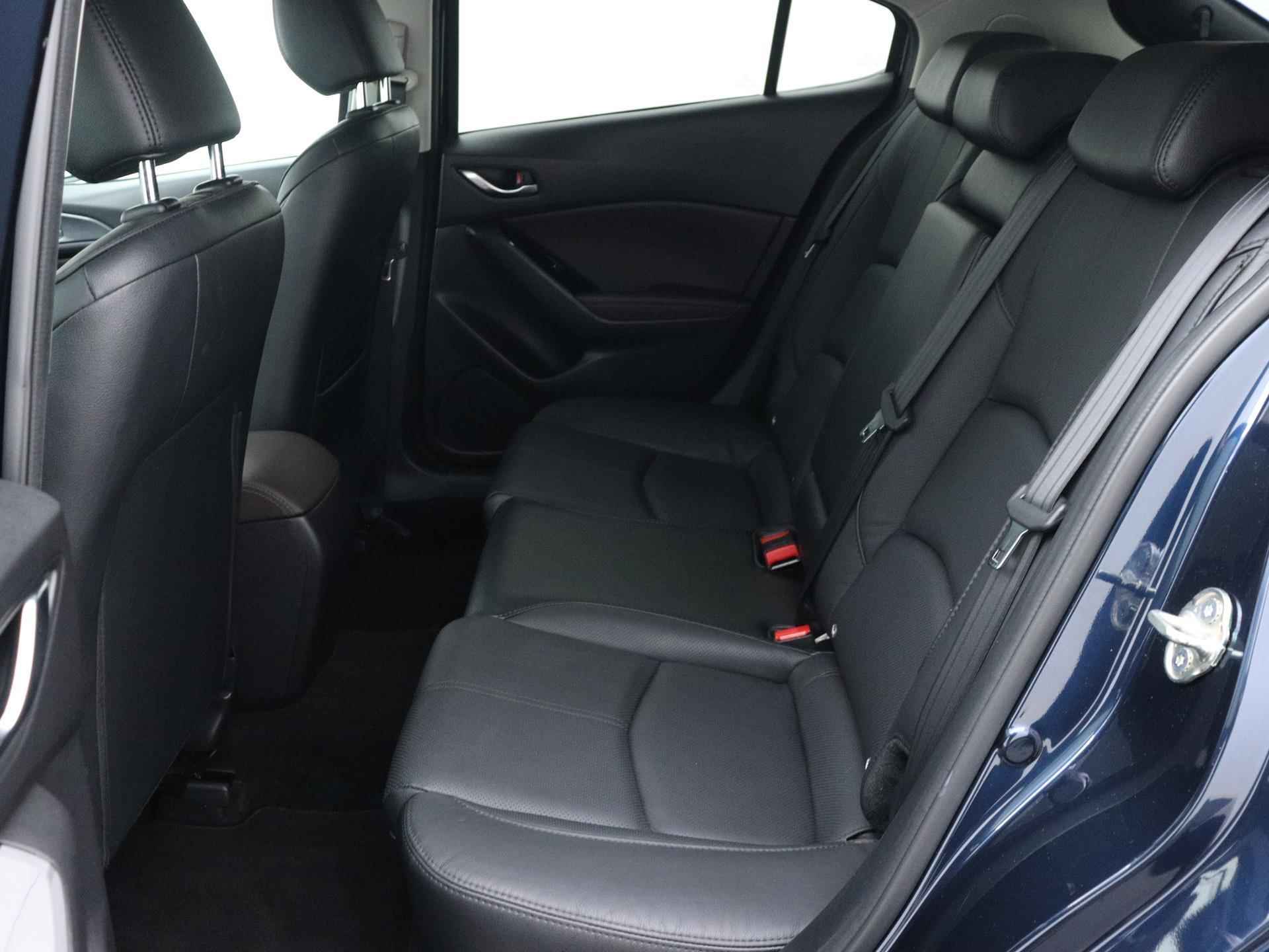 Mazda 3 2.0 SkyActiv-G 120 GT-M 120 PK | Navigatie | Camera | Trekhaak | Adaptive Cruise Control | Climate Control | Stoelverwarming | Parkeersensoren | LED | Lichtmetalen velgen | Privacy glass | - 18/23