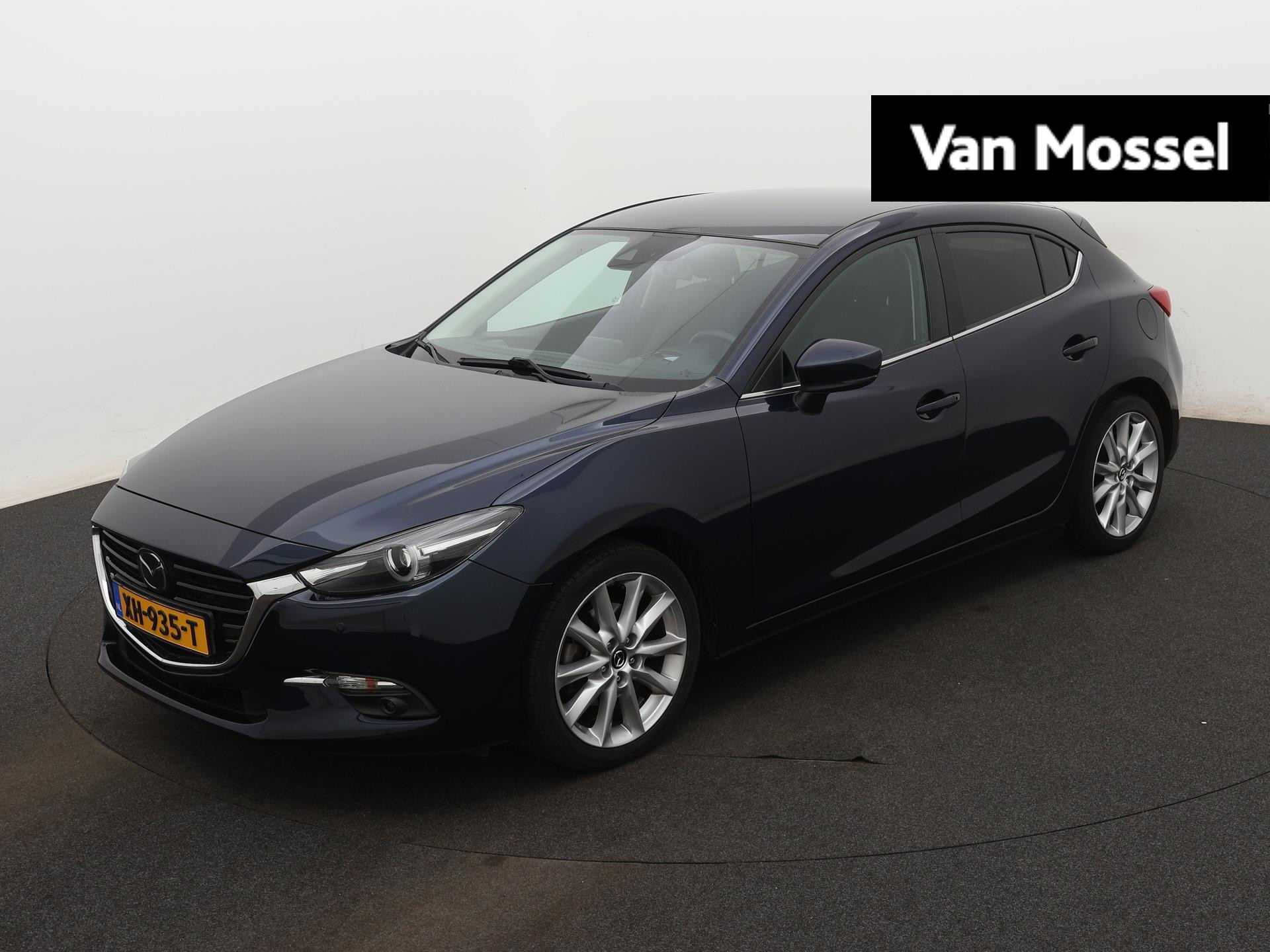 Mazda 3 2.0 SkyActiv-G 120 GT-M 120 PK | Navigatie | Camera | Trekhaak | Adaptive Cruise Control | Climate Control | Stoelverwarming | Parkeersensoren | LED | Lichtmetalen velgen | Privacy glass |