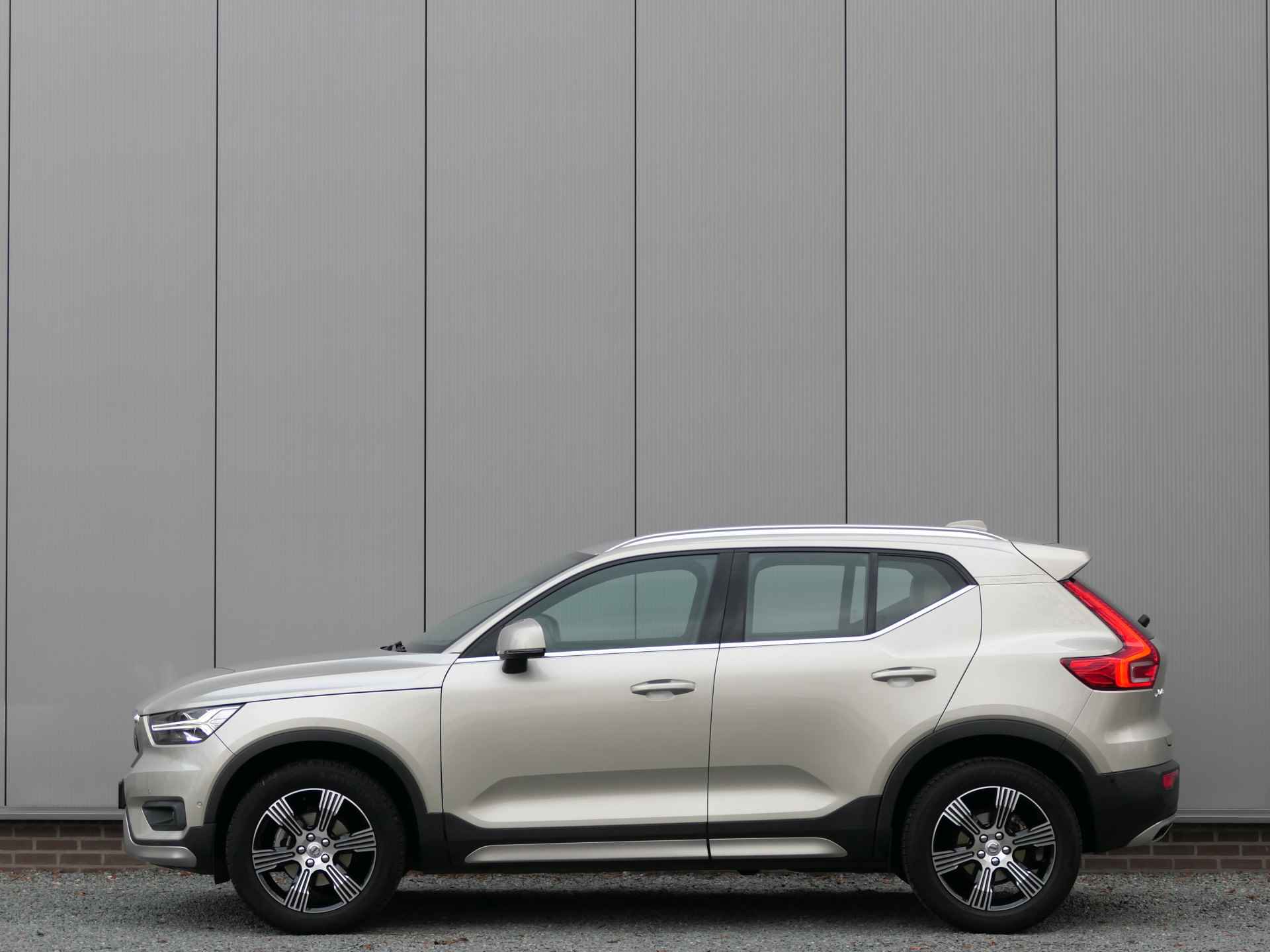 Volvo XC40 1.5 T3 Inscription 12 MND Garantie Navi / Park Assist Camera / Exterior Styling Pack - 7/24