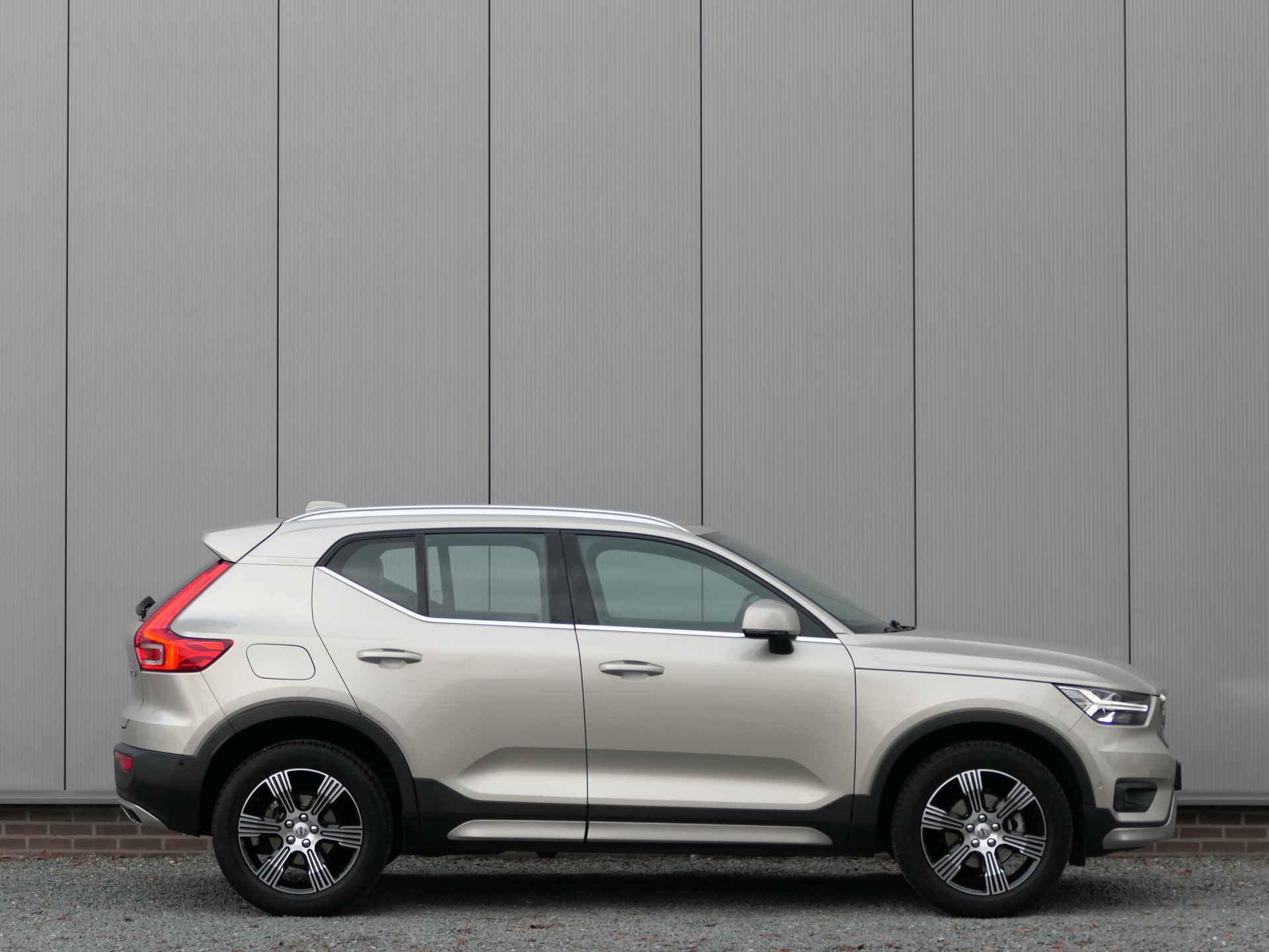 Volvo XC40 1.5 T3 Inscription 12 MND Garantie Navi / Park Assist Camera / Exterior Styling Pack - 8/24