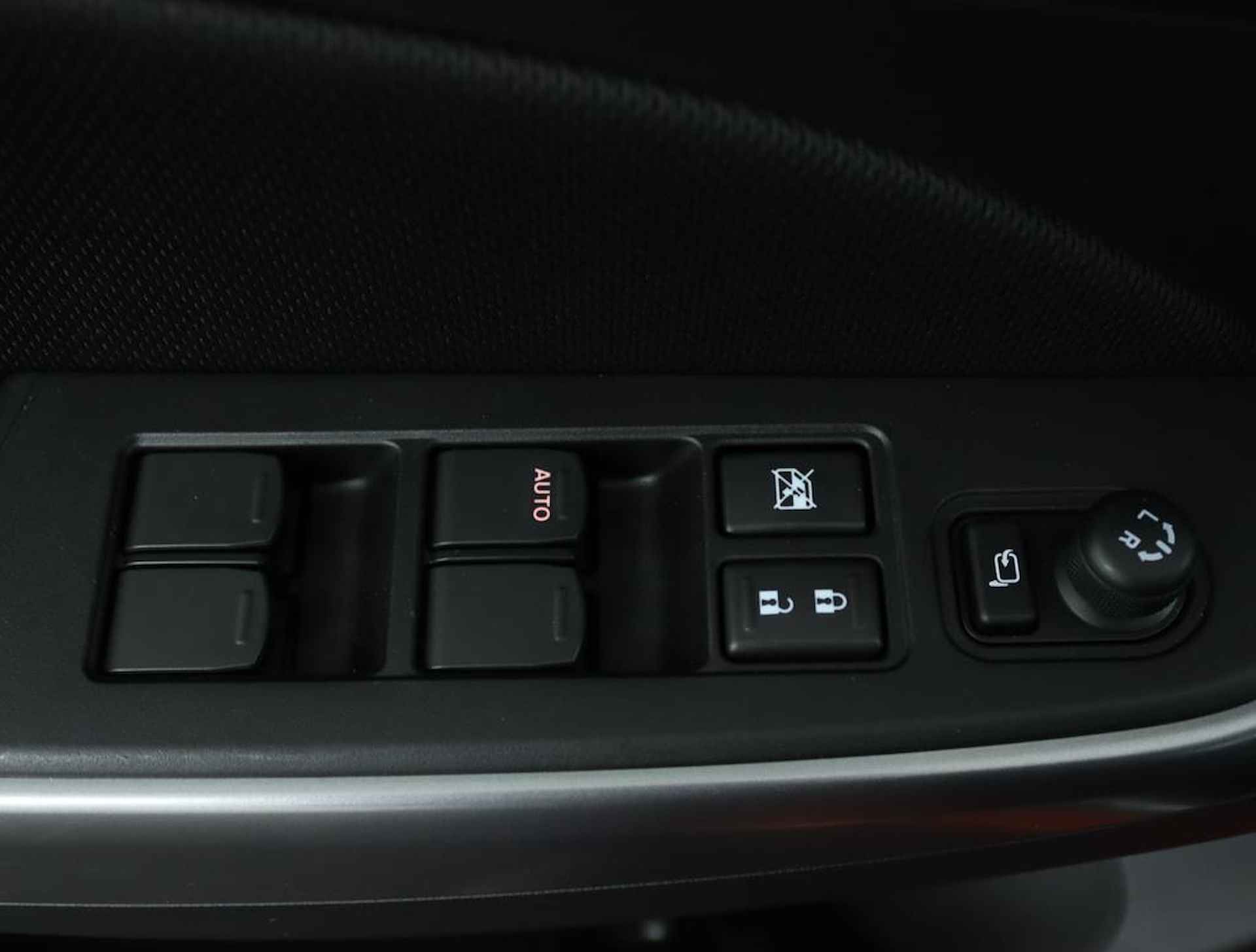 Suzuki Swift 1.2 AllGrip Style Smart Hybrid | Navigatie | Parkeersensoren voor+achter | Climate Control | Camera achter | - 28/51