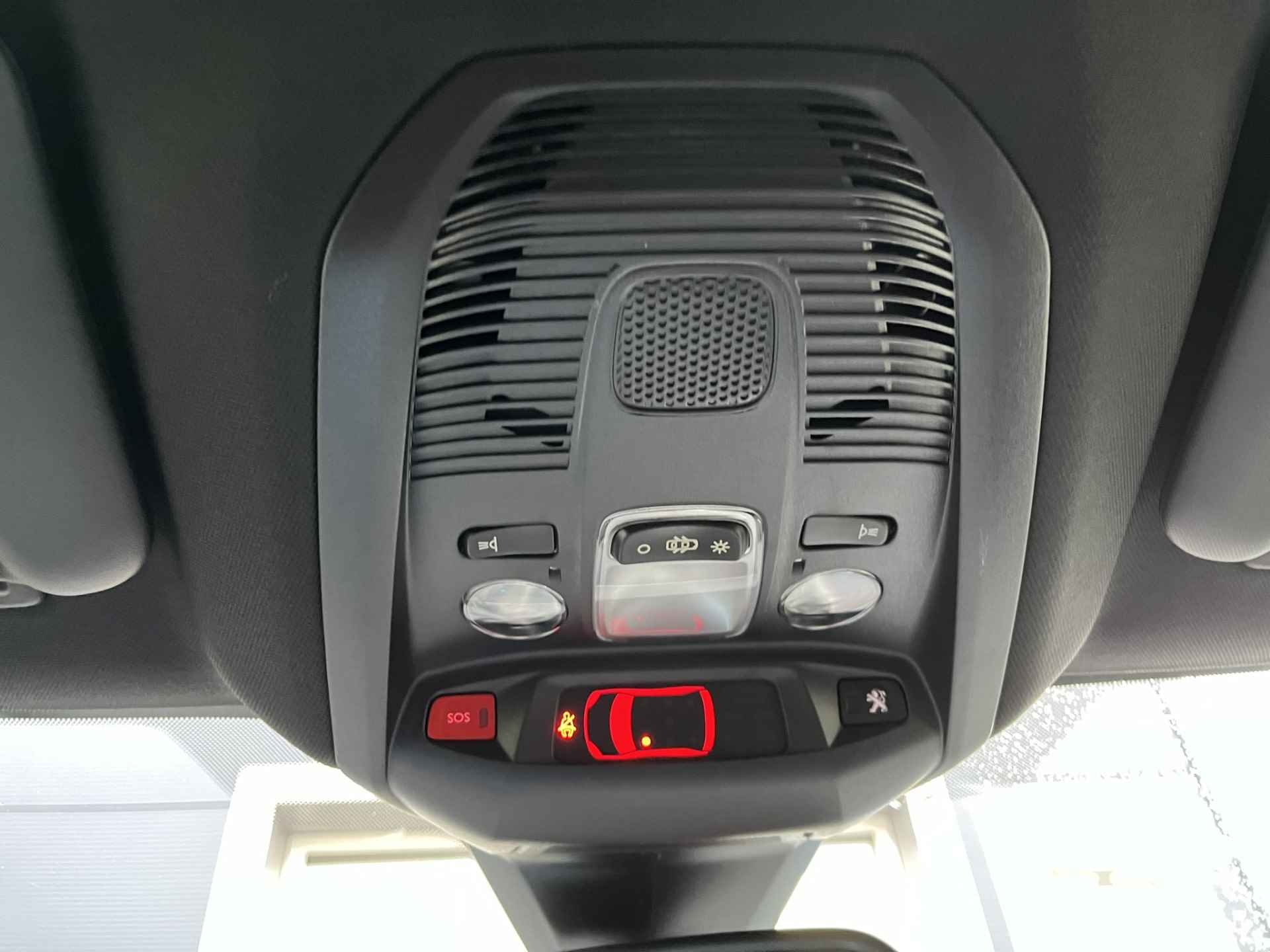 Peugeot 5008 *1.2 130PK Allure | Elek.Klep | Camera | 7 Persoons | Navigatie | Carplay | Parkeersensoren | Keyless | Getint glas | Cruise | Clima | Bluetooth | - 31/44
