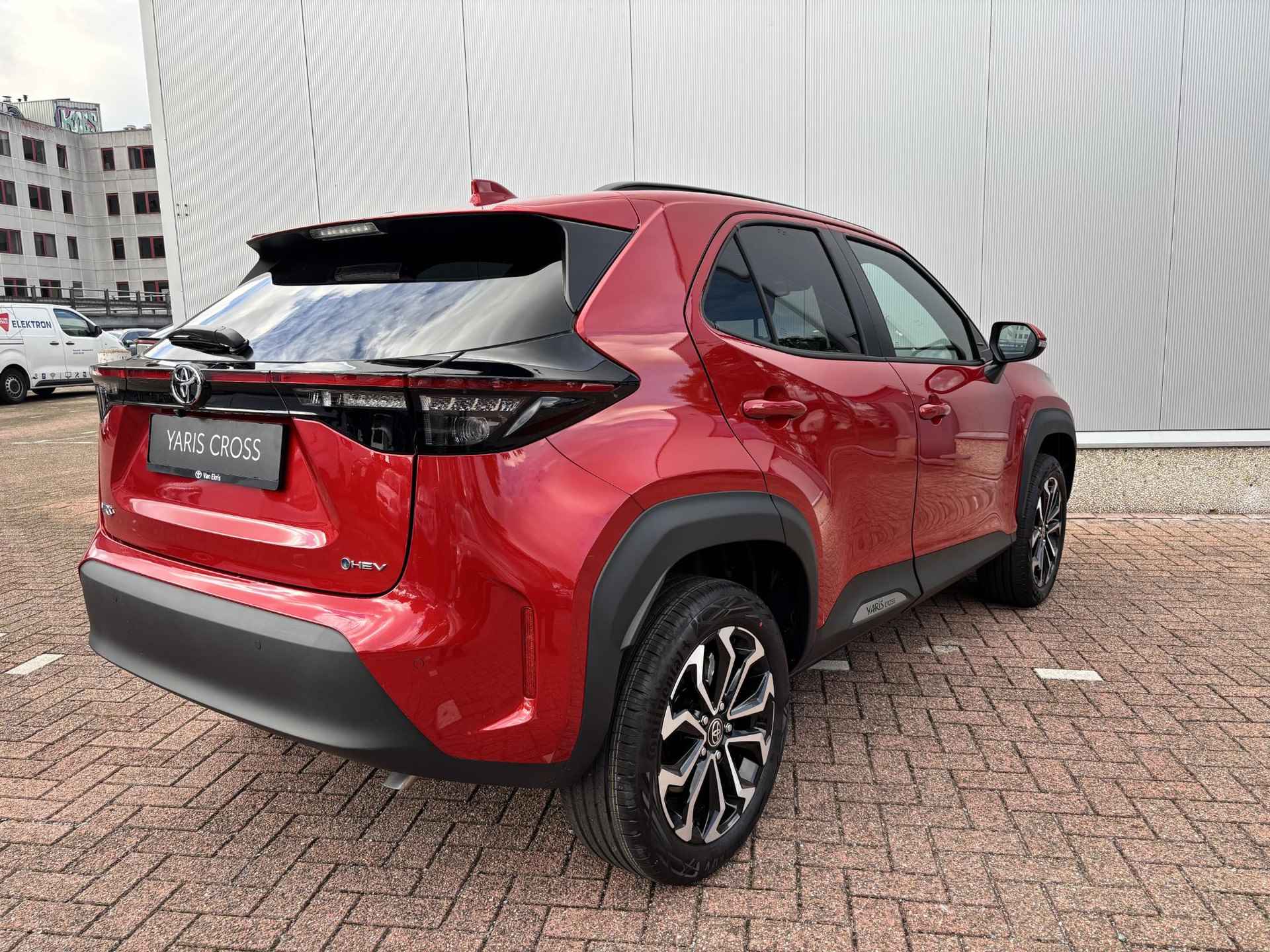 Toyota Yaris Cross 1.5 Hybrid 130pk First Edition Limited, BSM, Stoelverwarming, stuurverwarming, Apple Carplay Android Auto,Smartkey,LED - 42/68